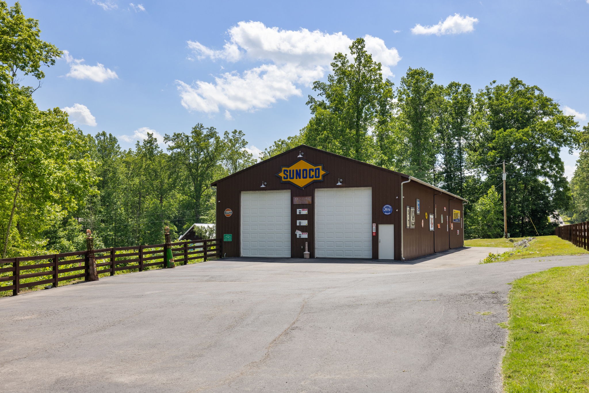 7646 Highway 100