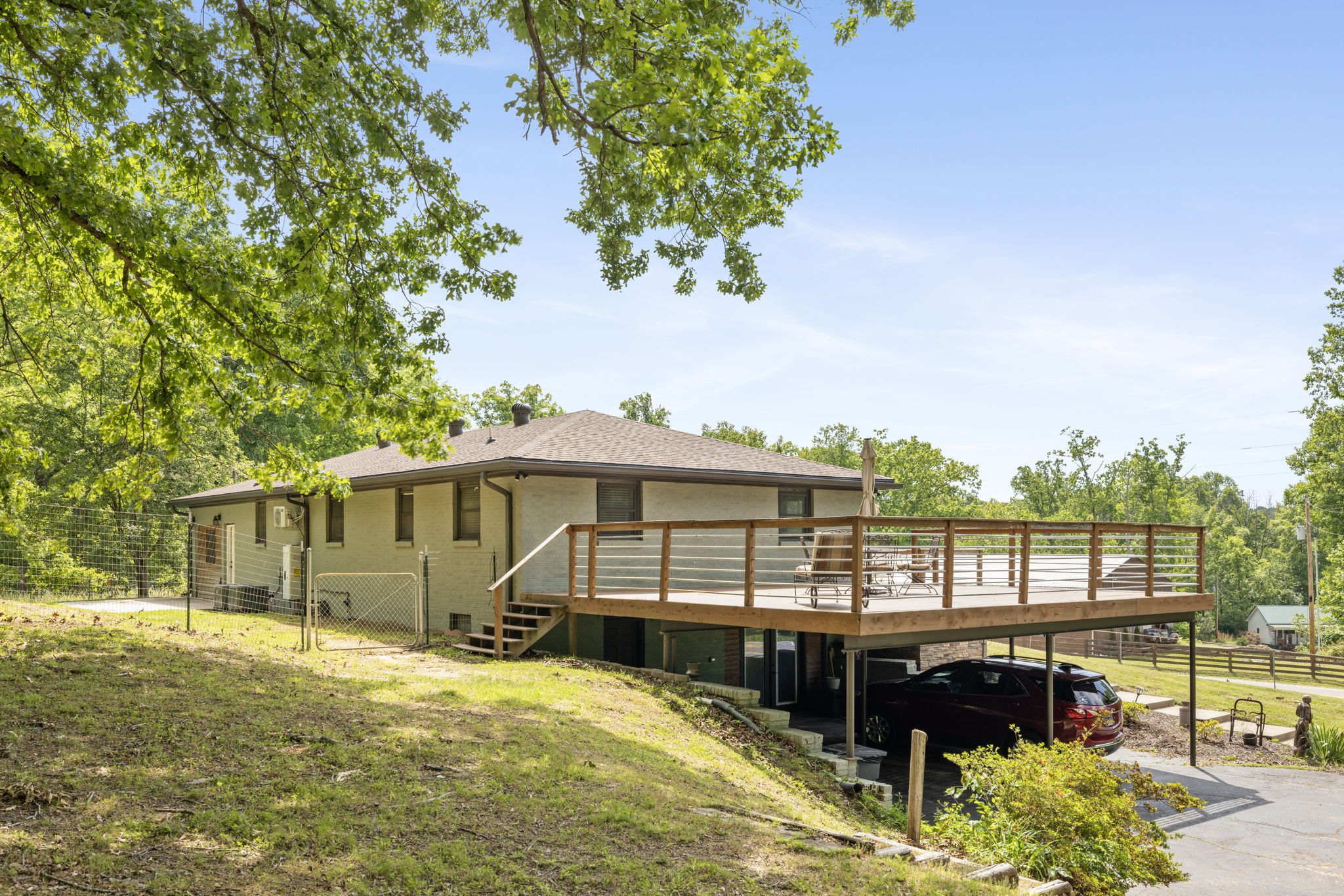 7623 Highway 100
