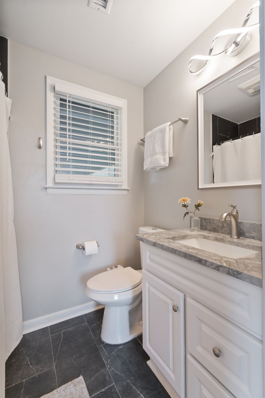 405 Lynn Dr
