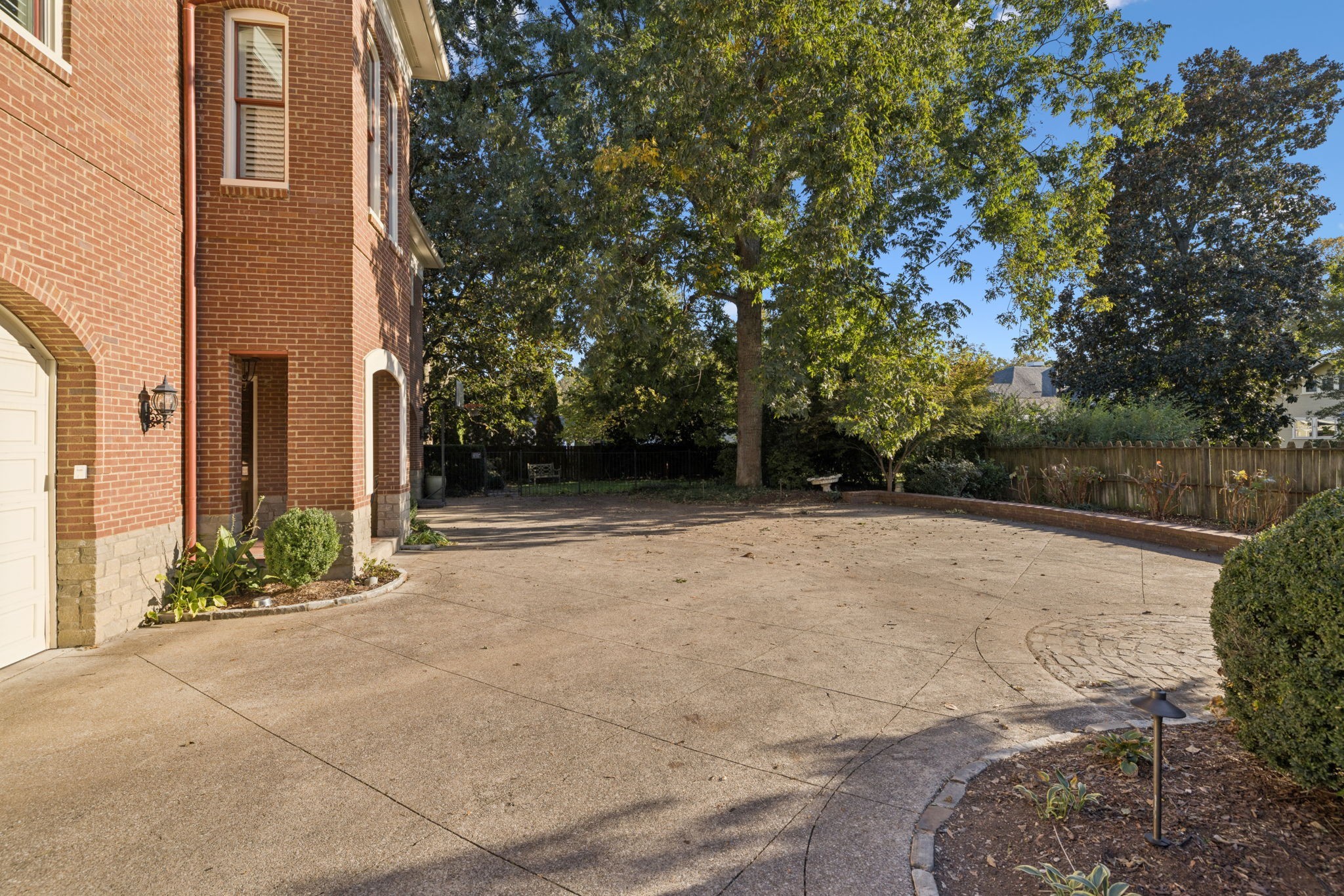 214 3rd Ave, S