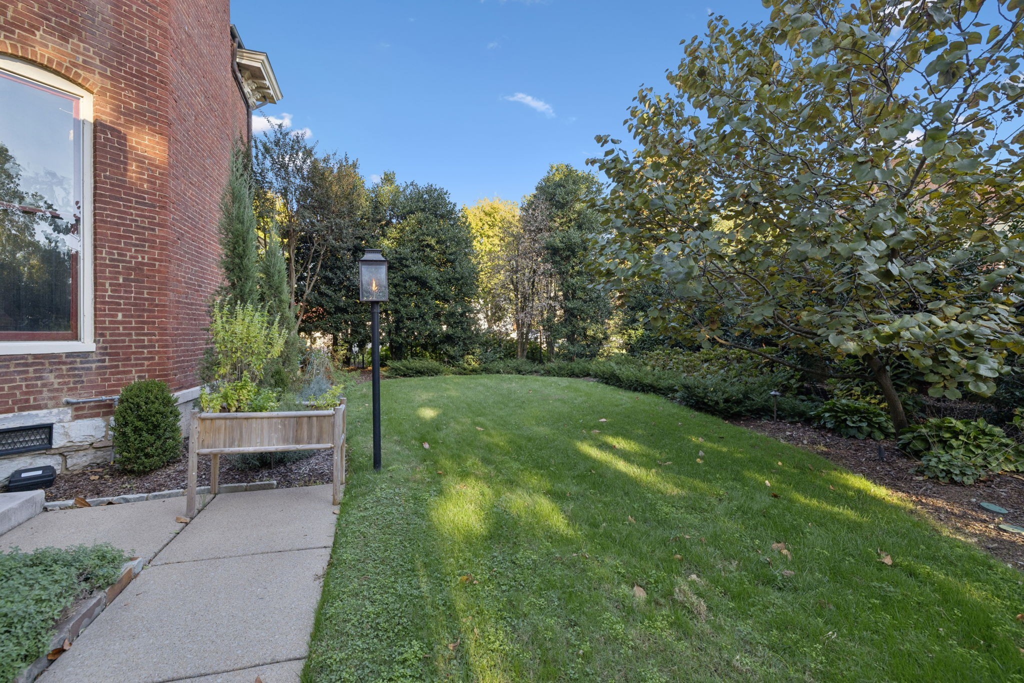 214 3rd Ave, S