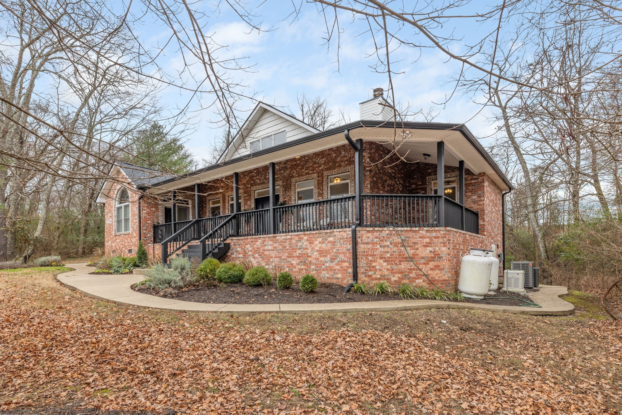 442 Lakeview Cir