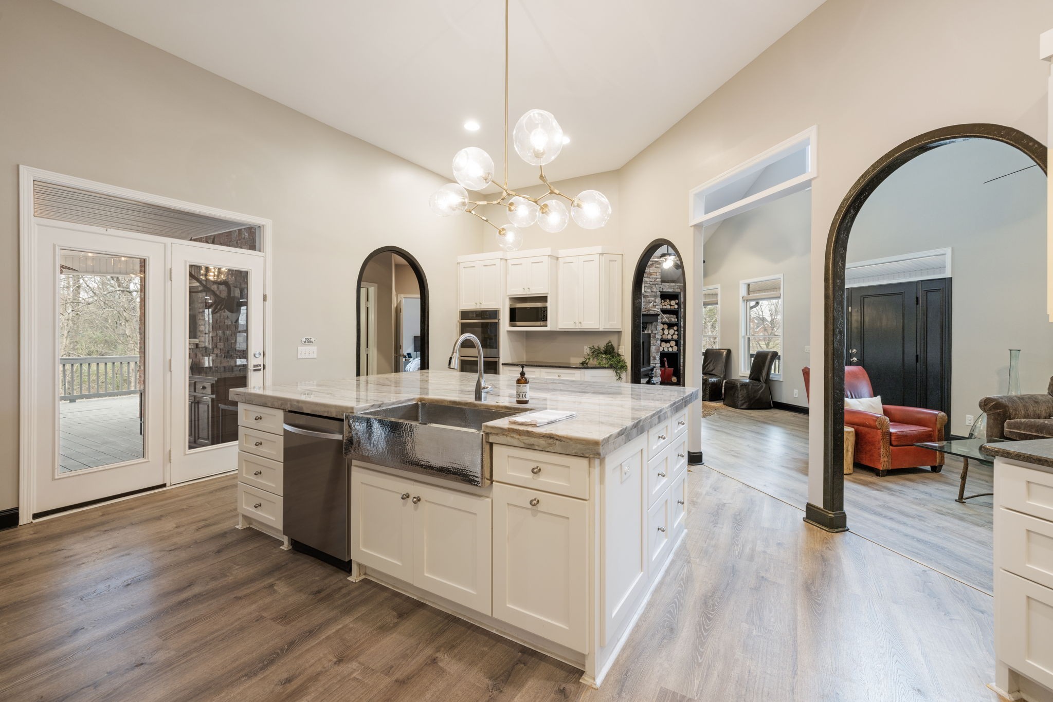 442 Lakeview Cir