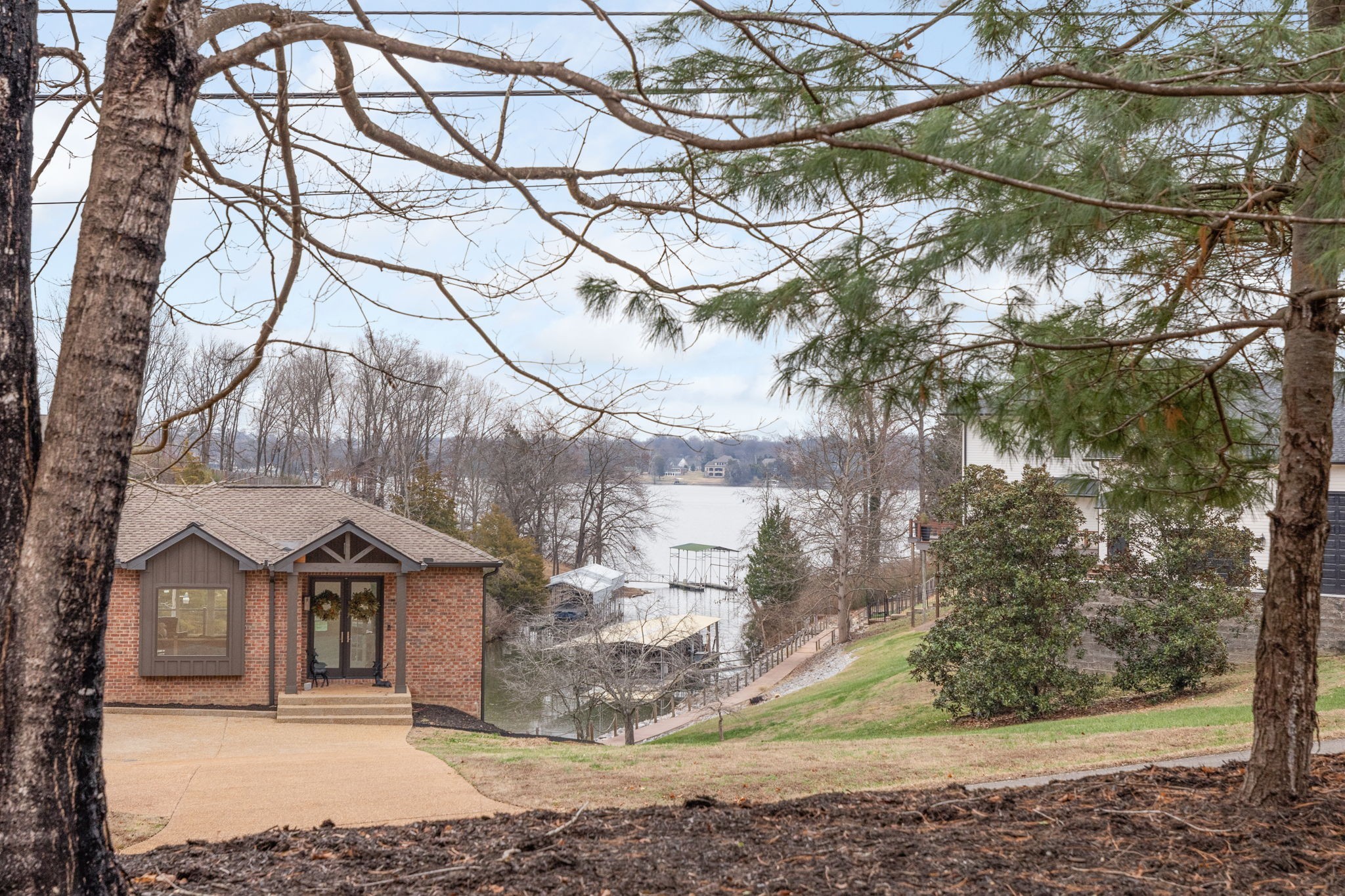 442 Lakeview Cir