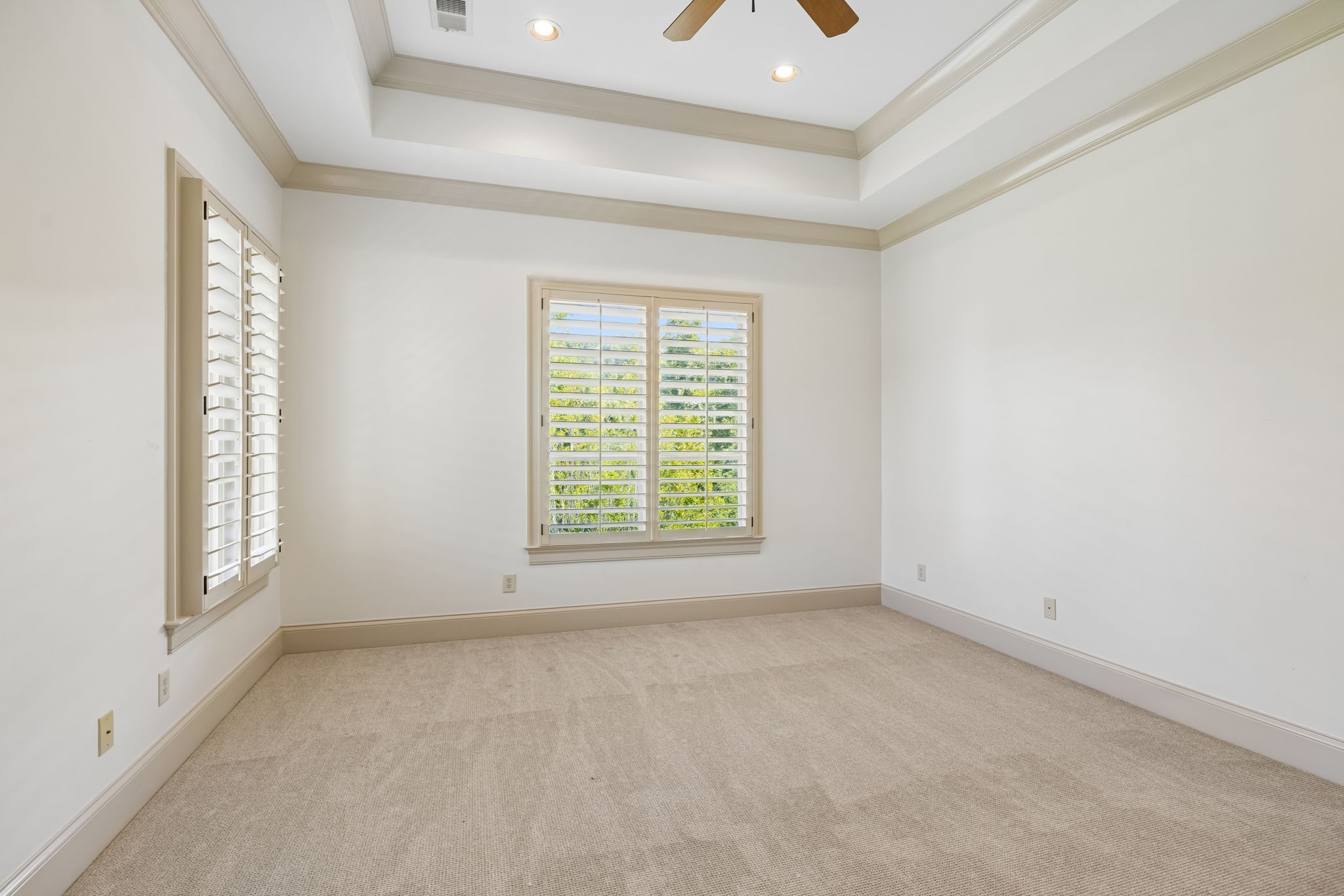 1037 Vaughn Crest Dr