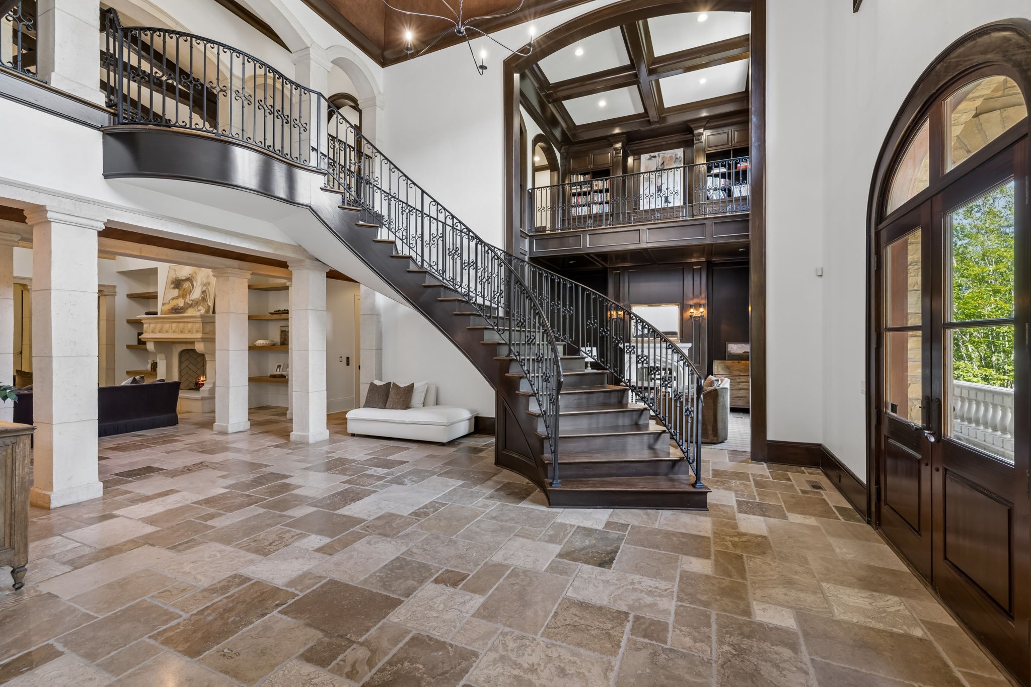 1037 Vaughn Crest Dr