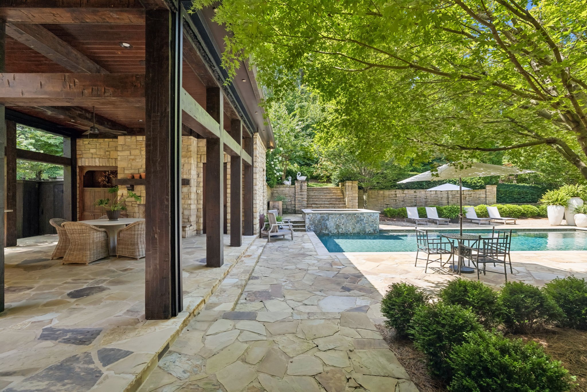 1037 Vaughn Crest Dr