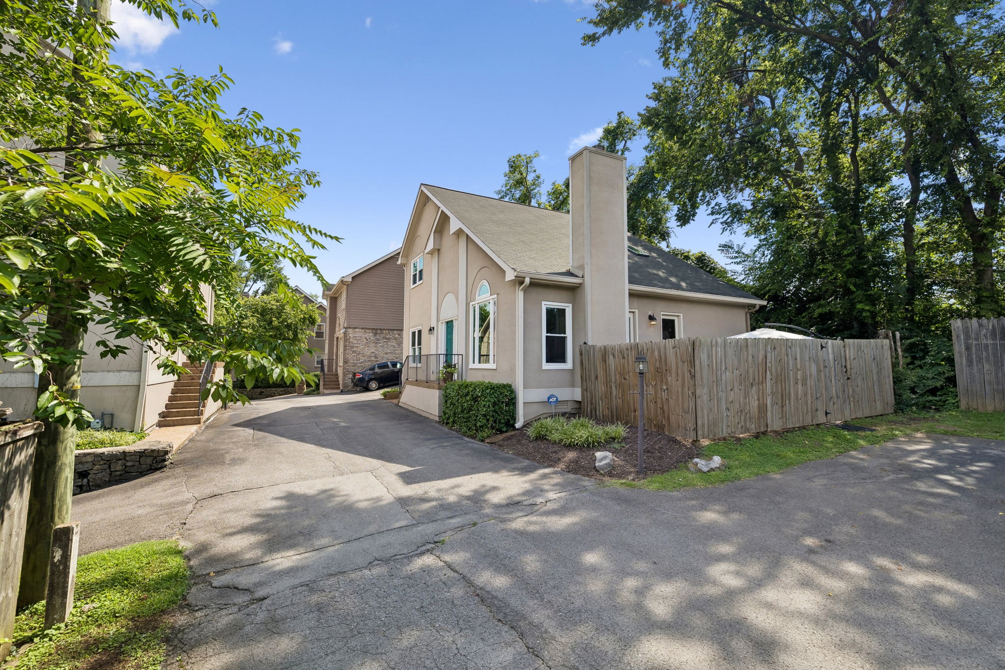 101 Bonnie Briar Ln