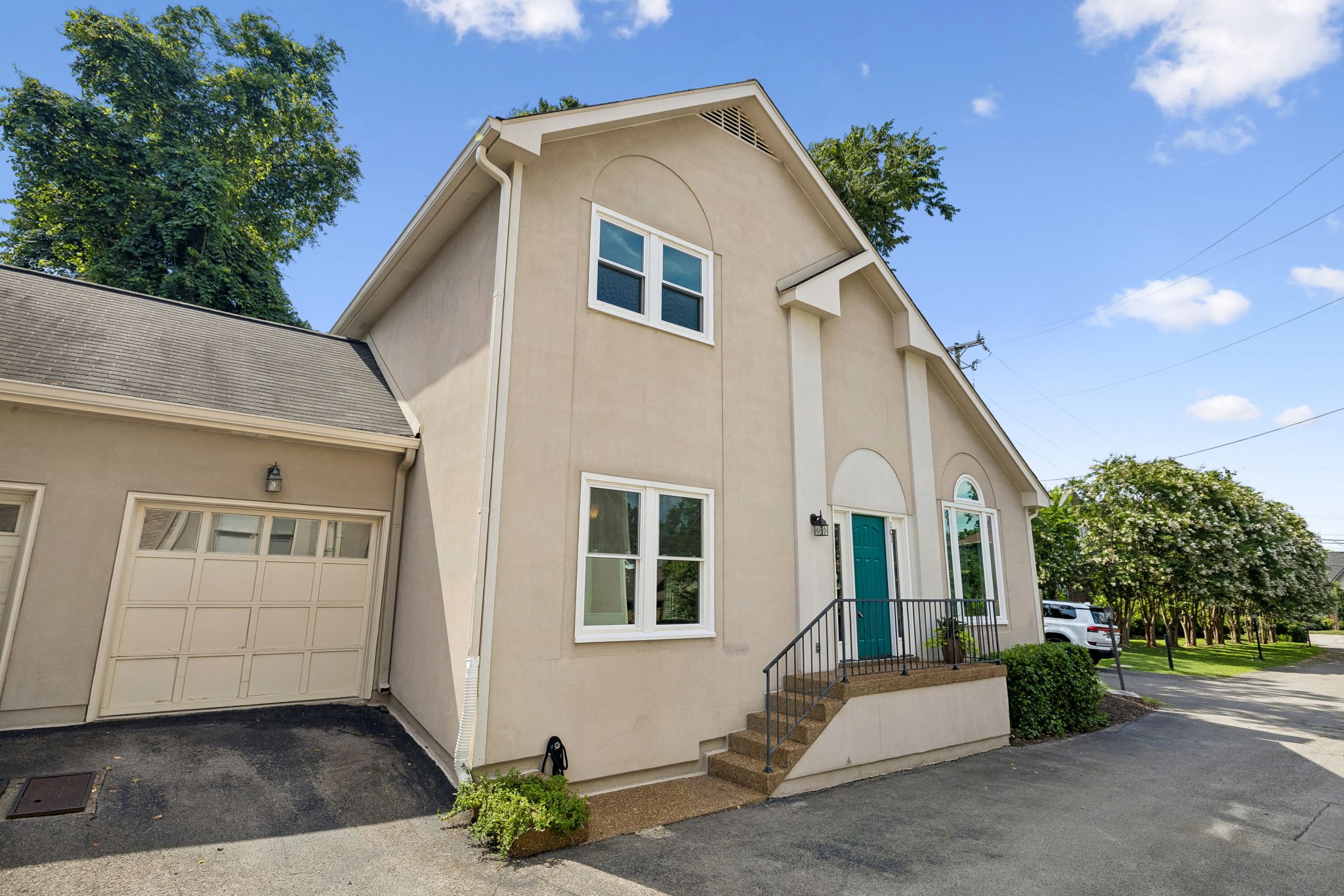 101 Bonnie Briar Ln