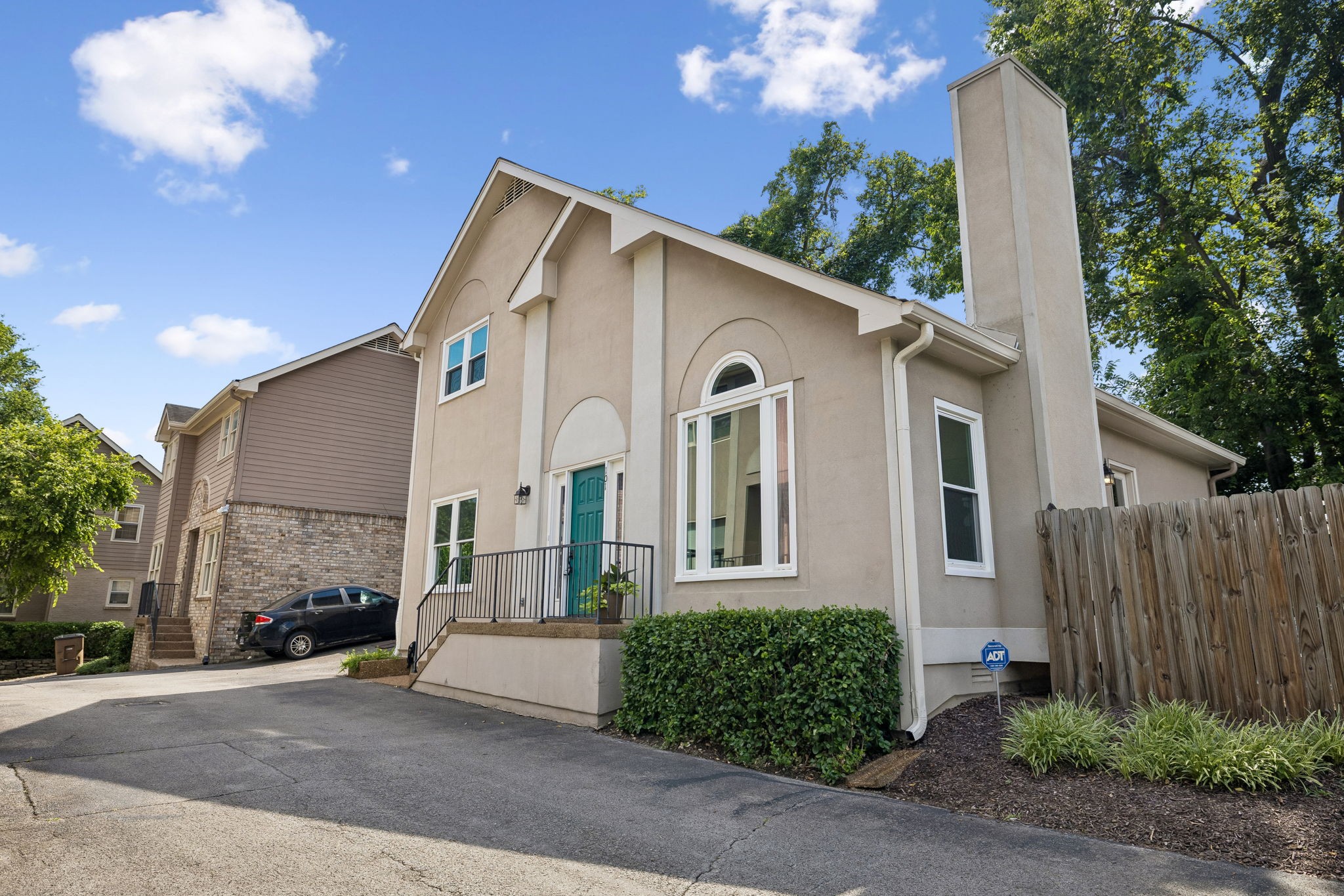 101 Bonnie Briar Ln