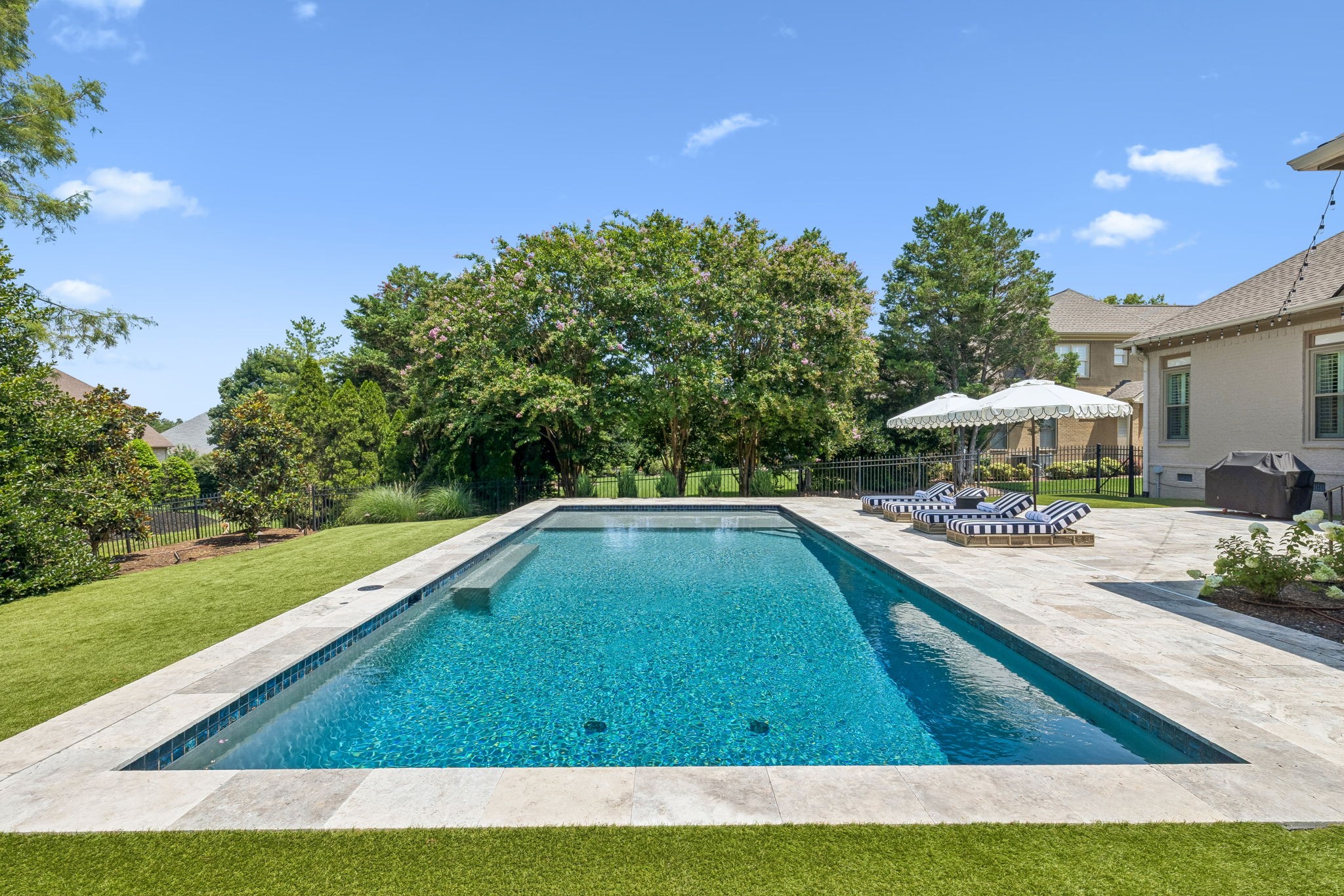 9710 Onyx Ln