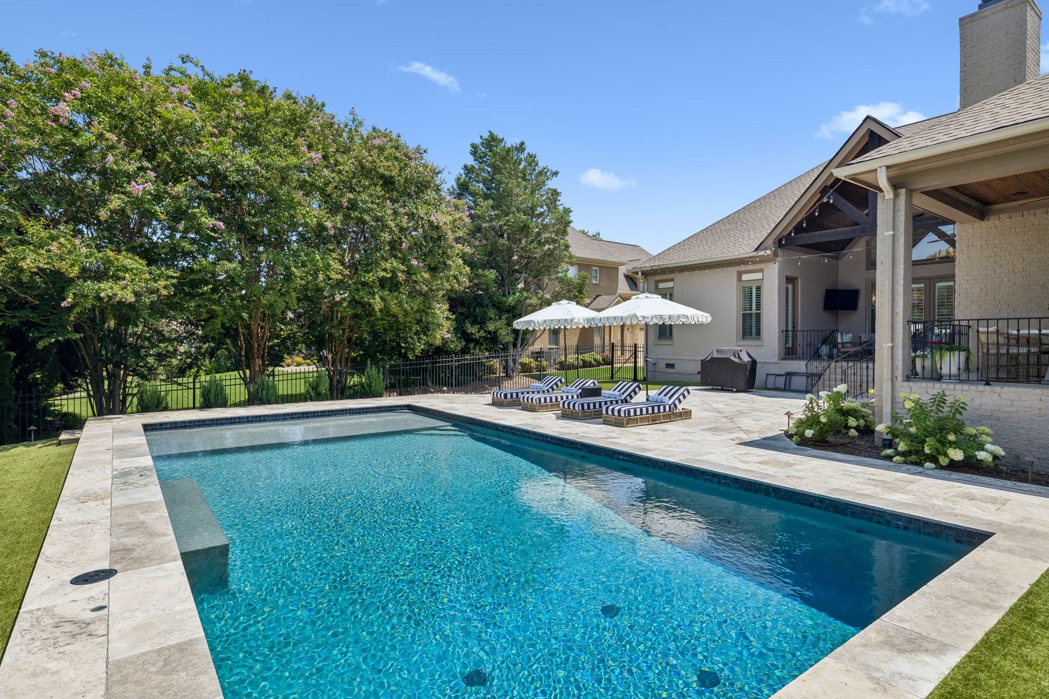 9710 Onyx Ln