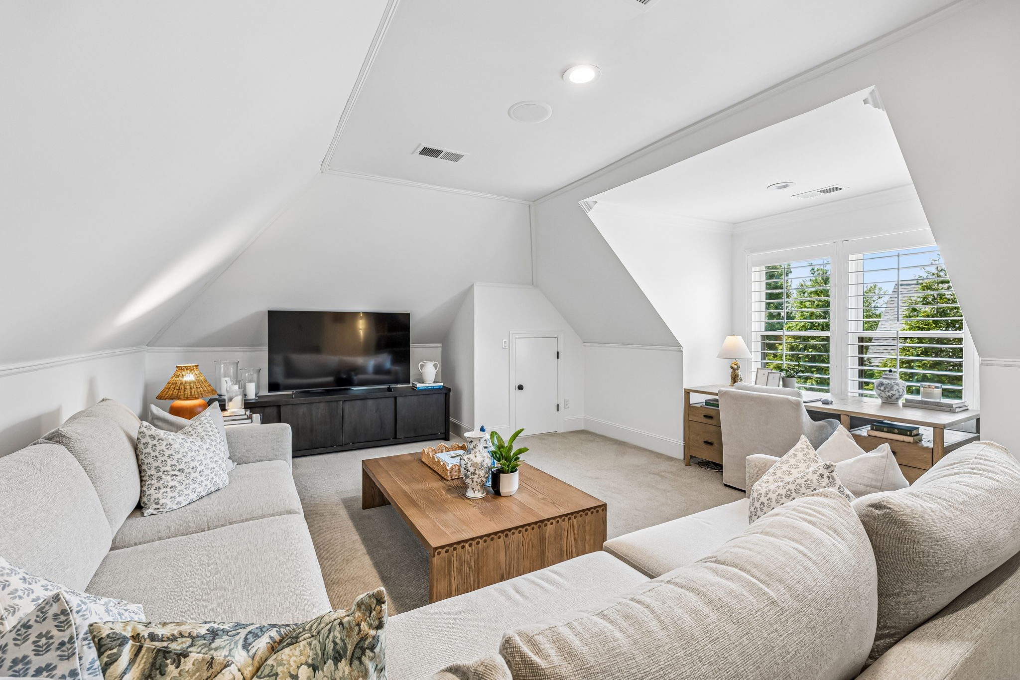 9710 Onyx Ln