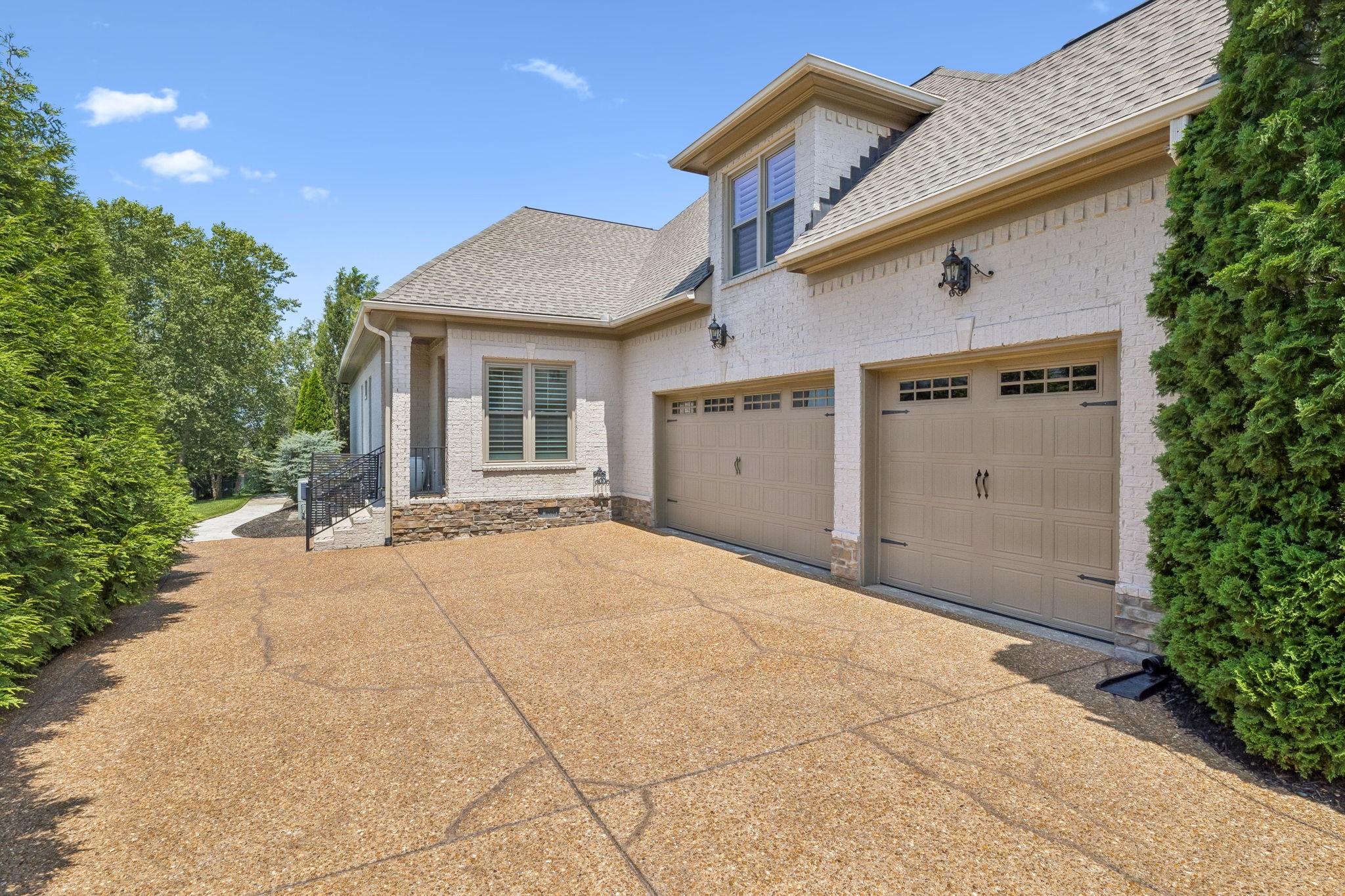 9710 Onyx Ln