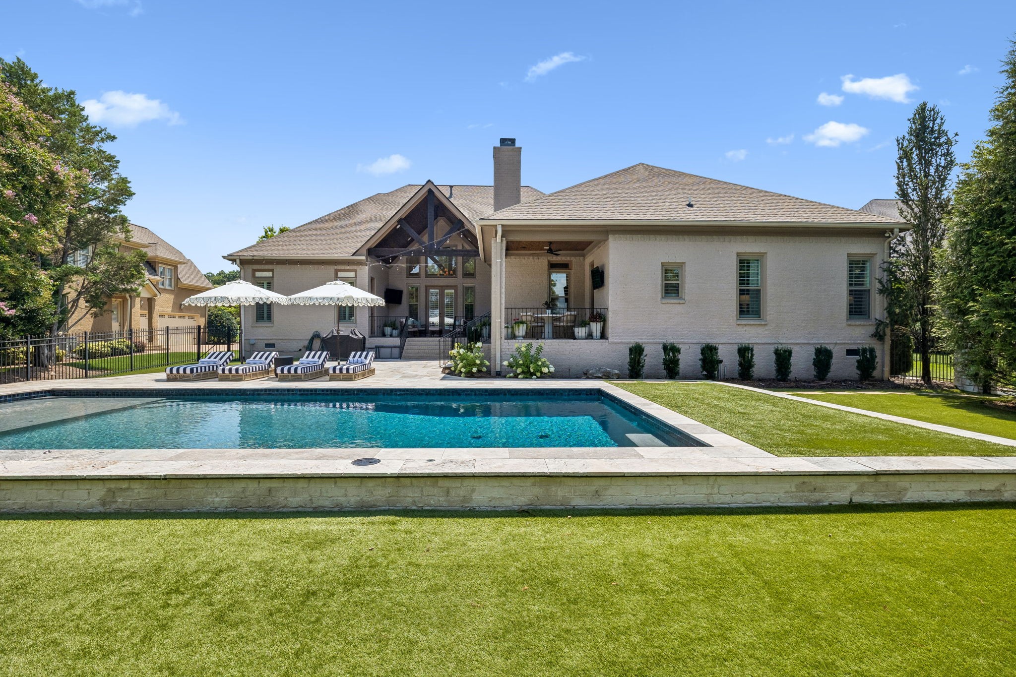 9710 Onyx Ln