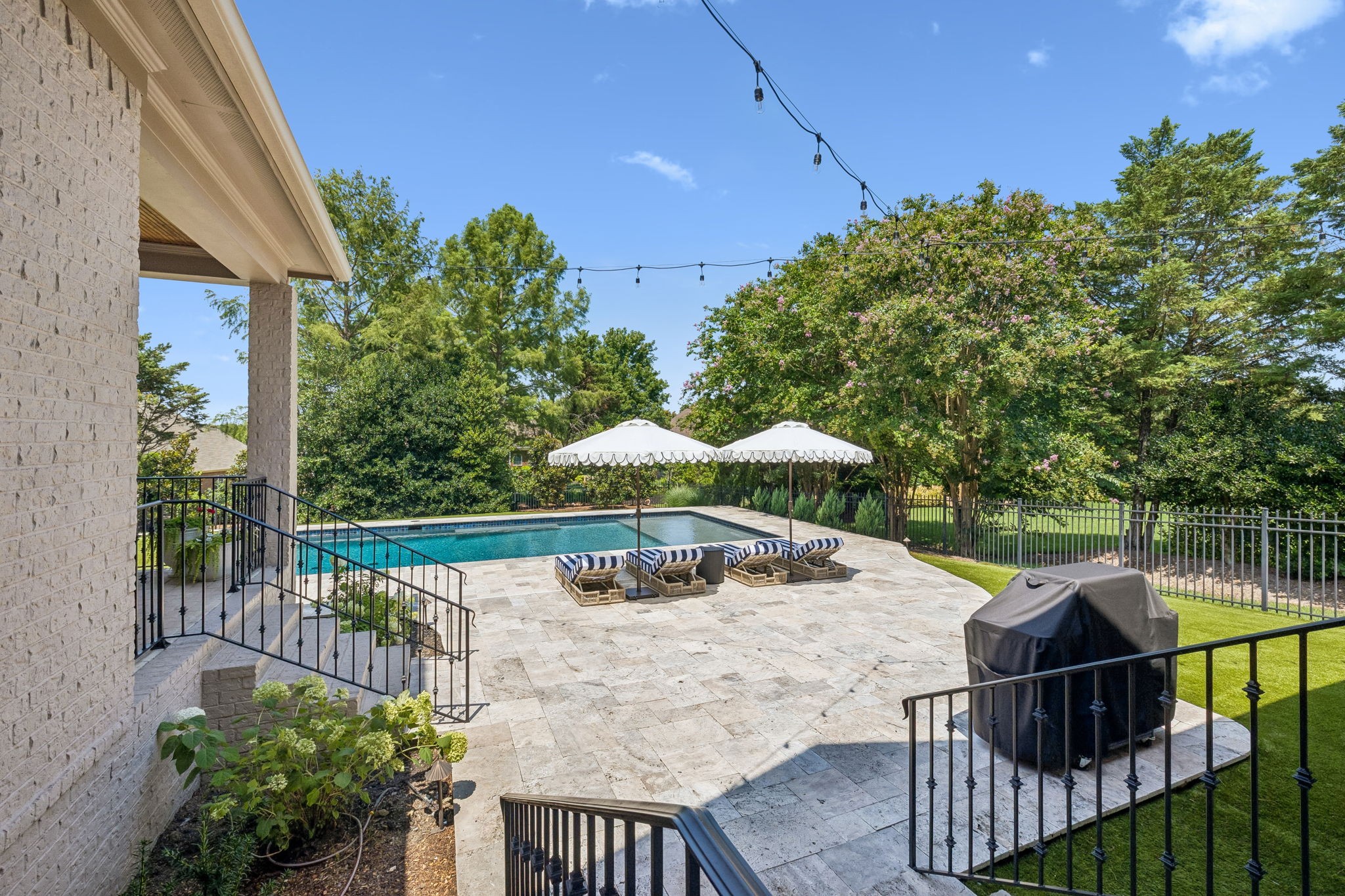 9710 Onyx Ln