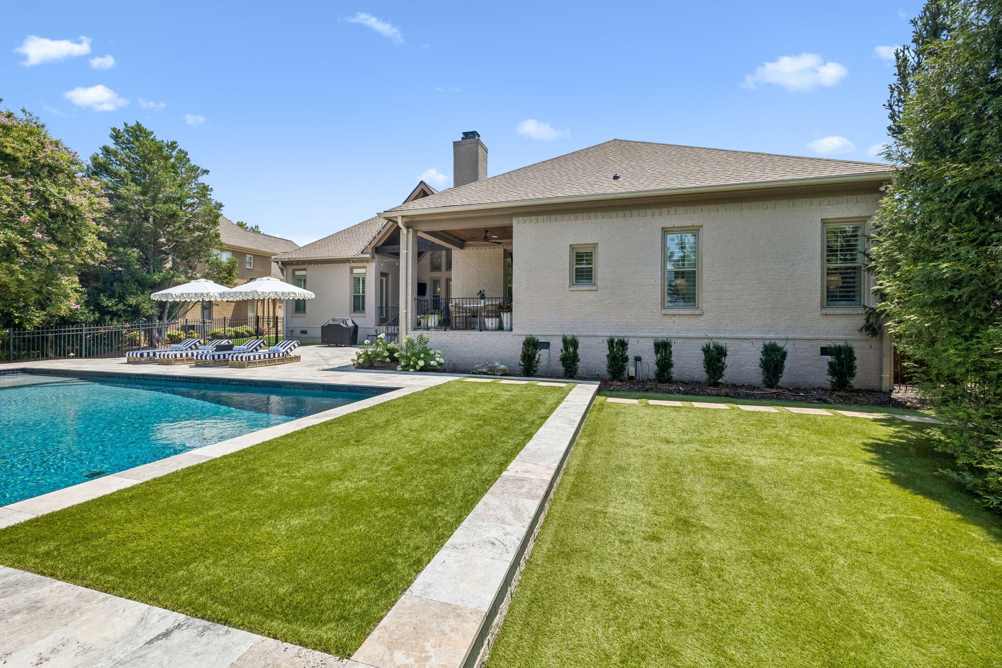9710 Onyx Ln