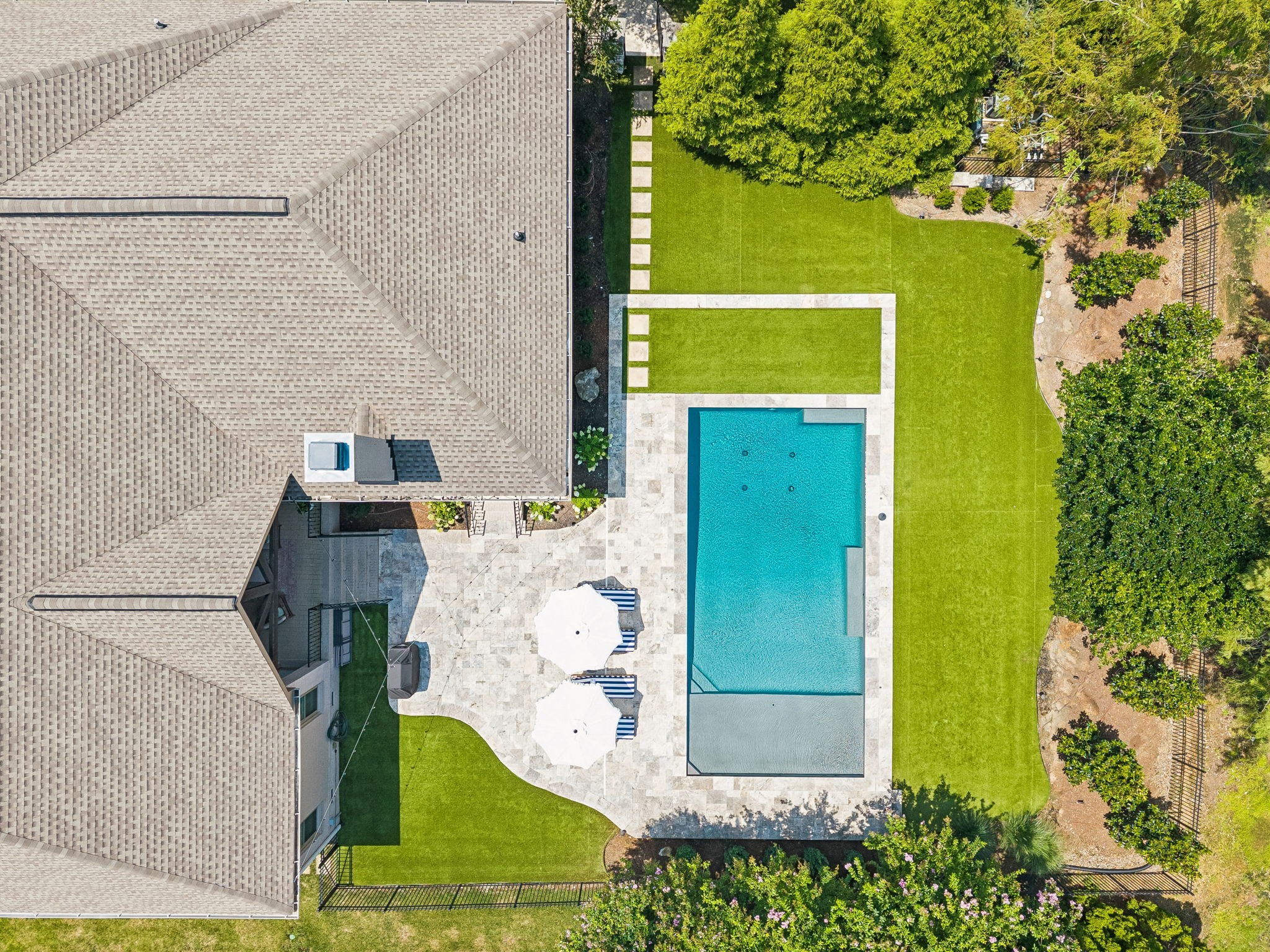 9710 Onyx Ln