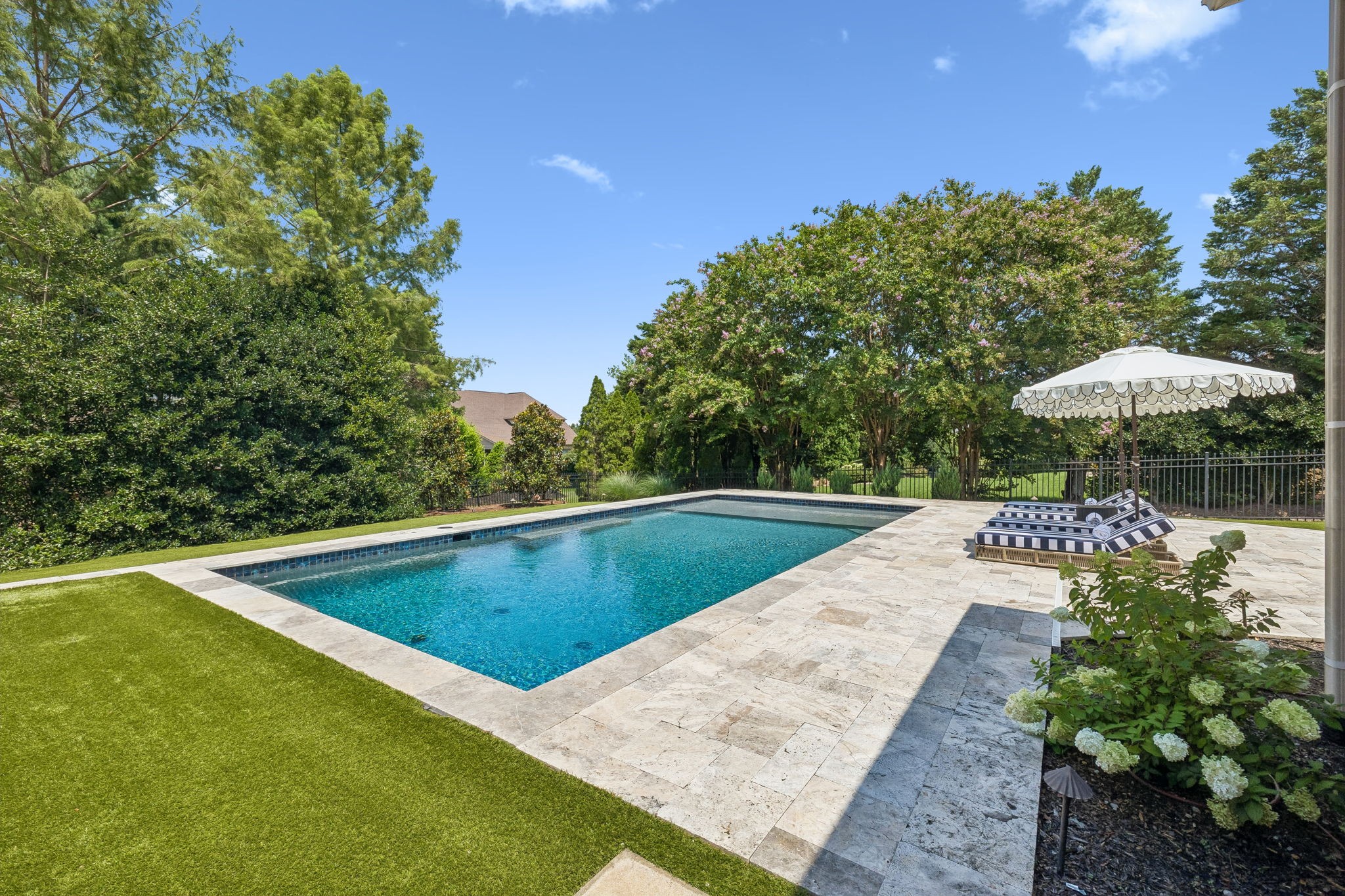 9710 Onyx Ln