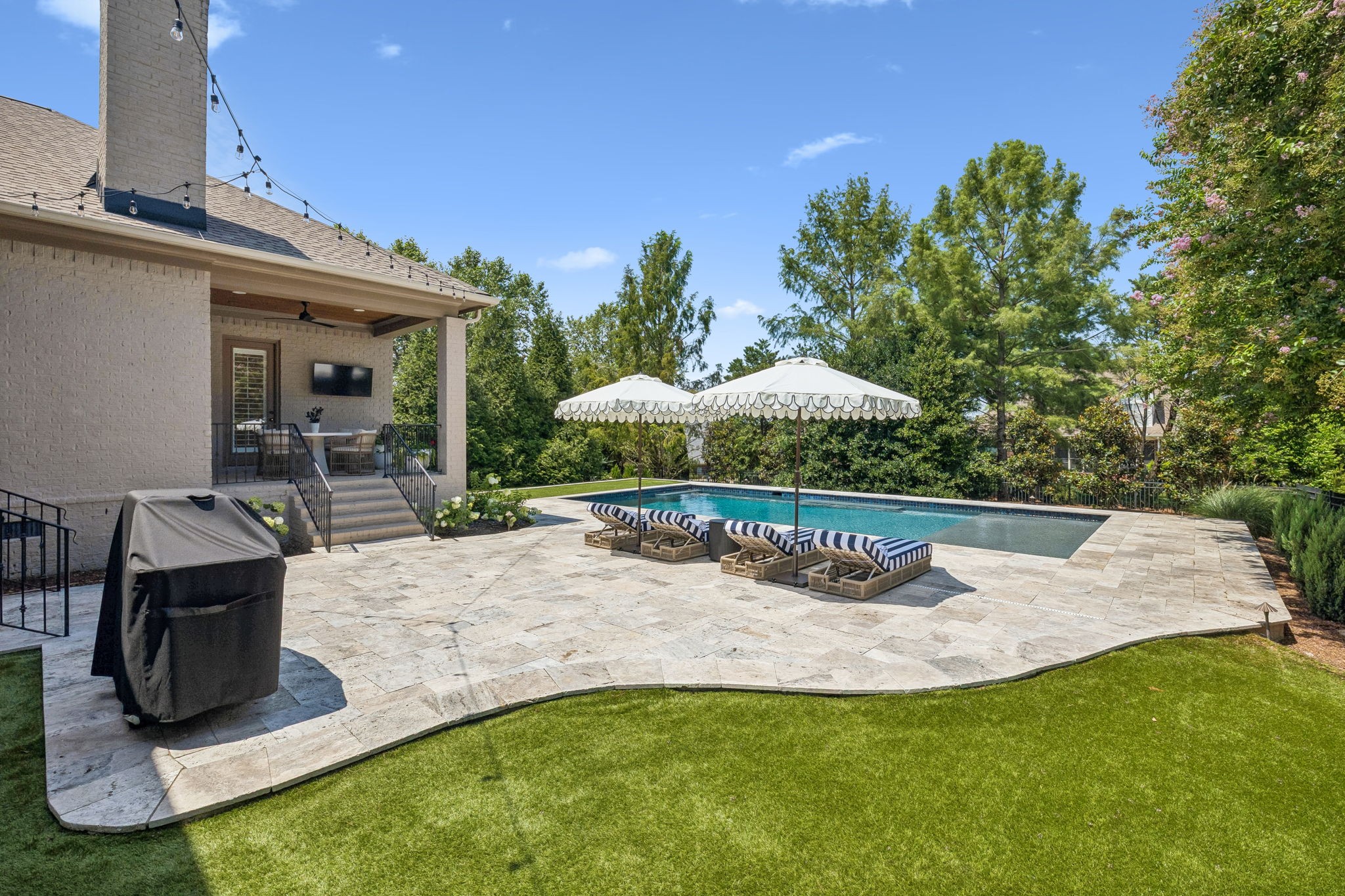 9710 Onyx Ln