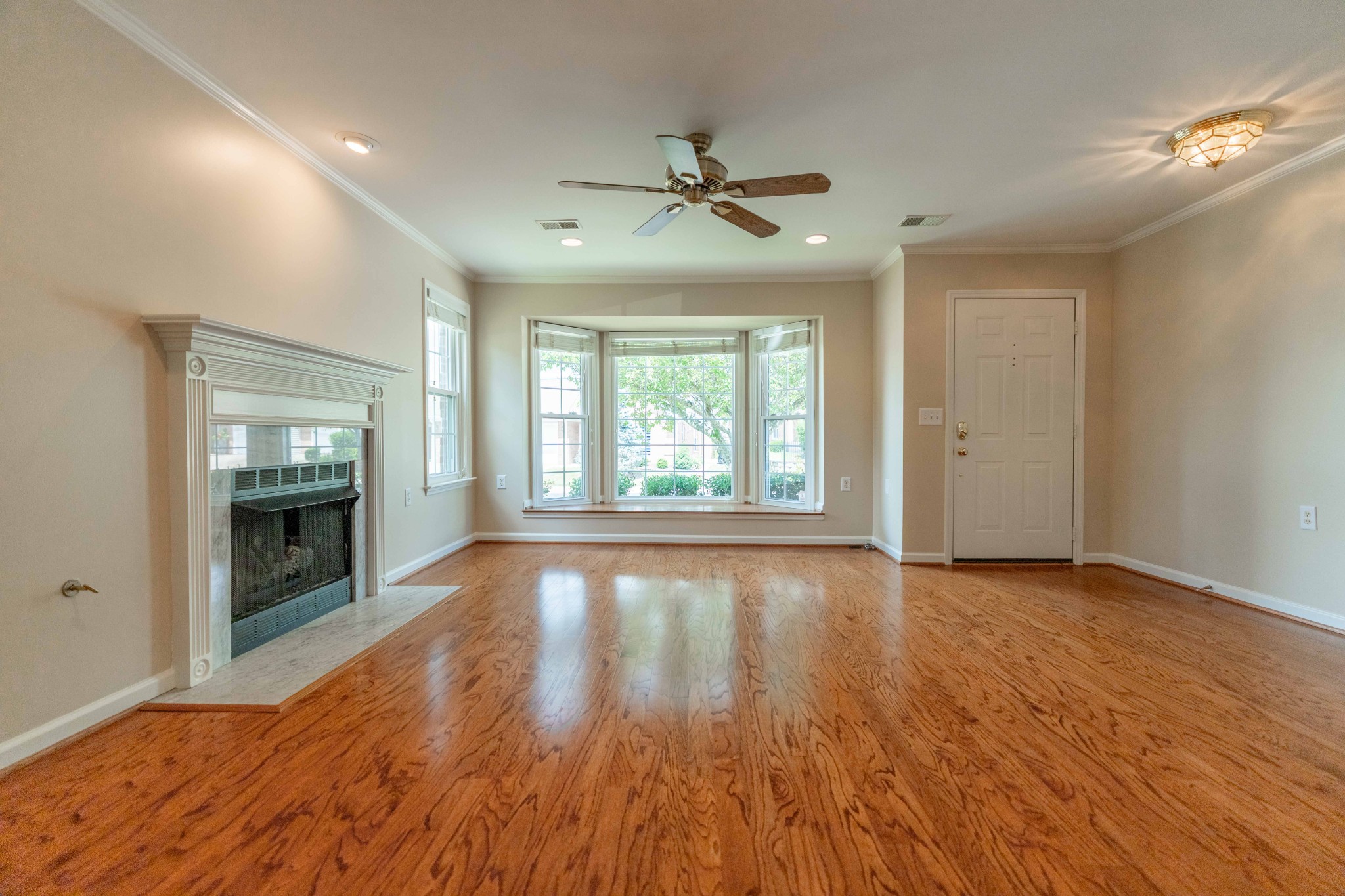 27 Holland Park Ln