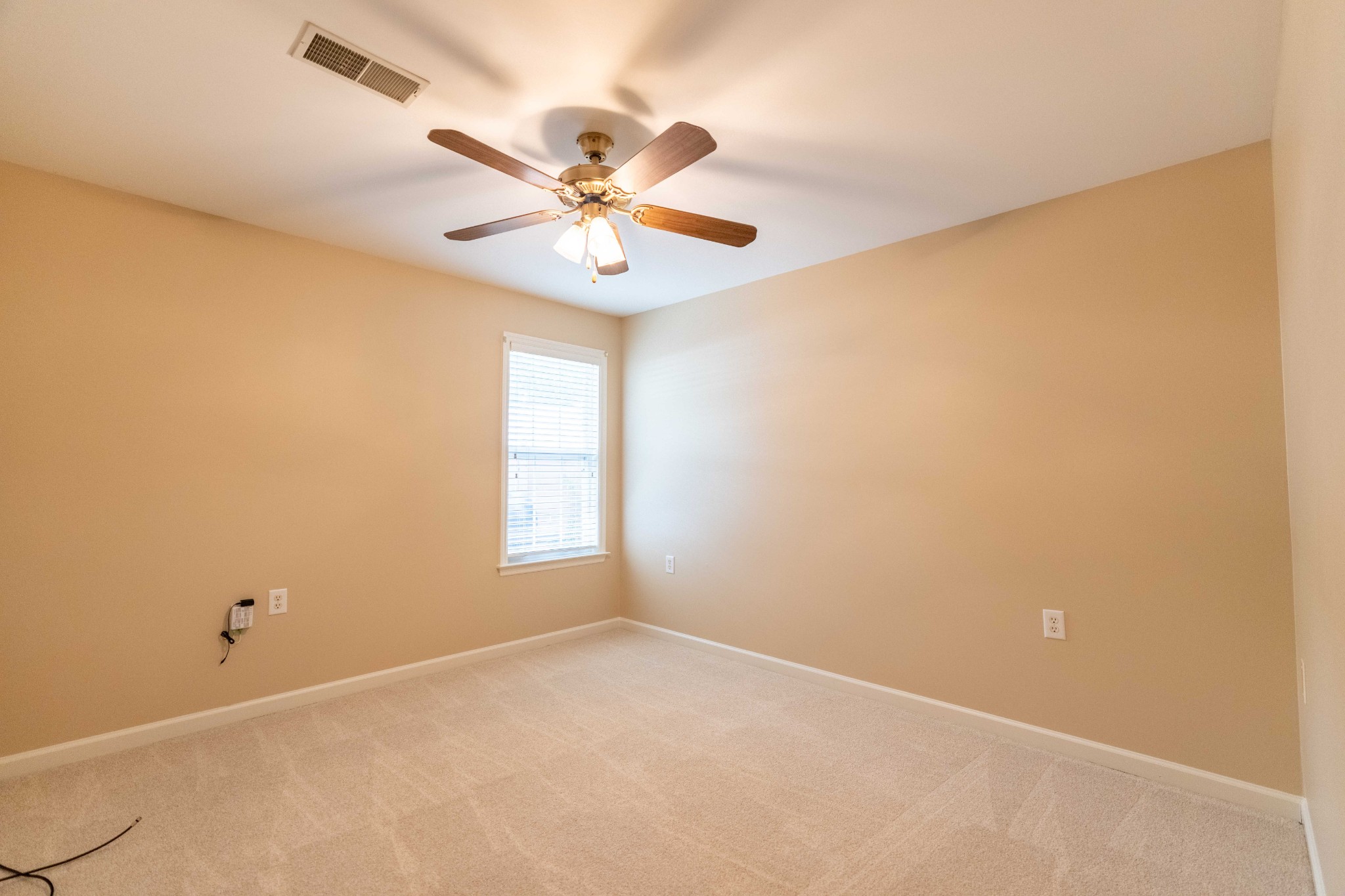 27 Holland Park Ln