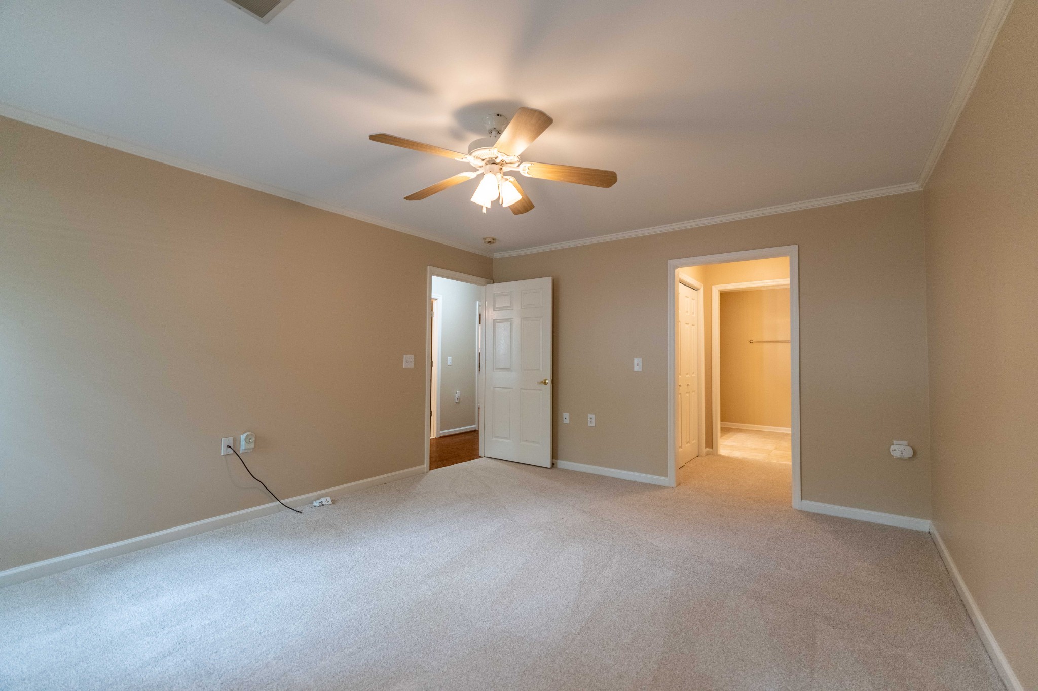27 Holland Park Ln
