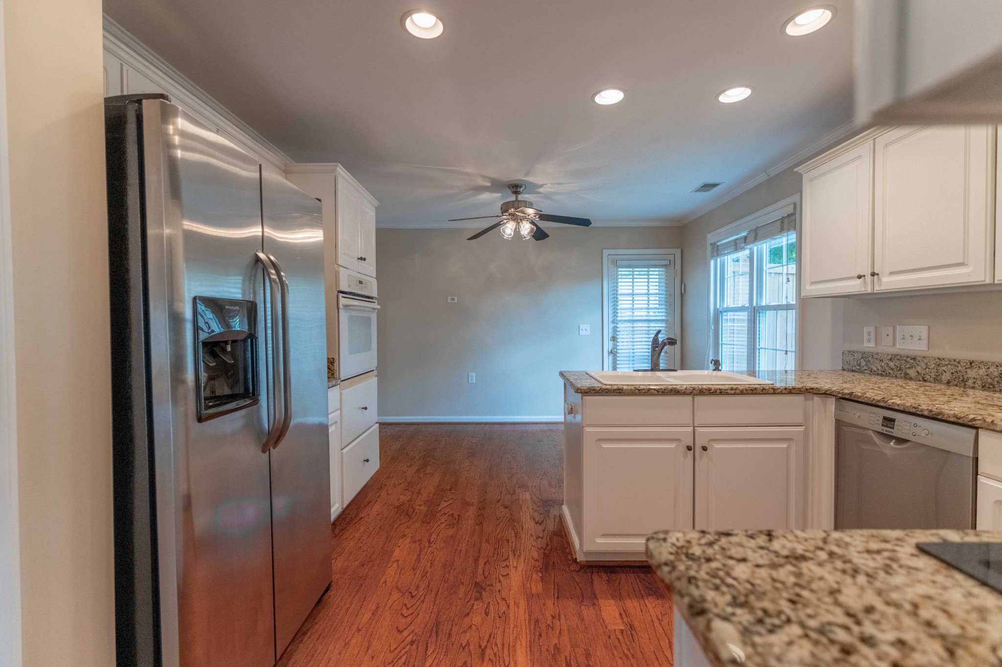 27 Holland Park Ln