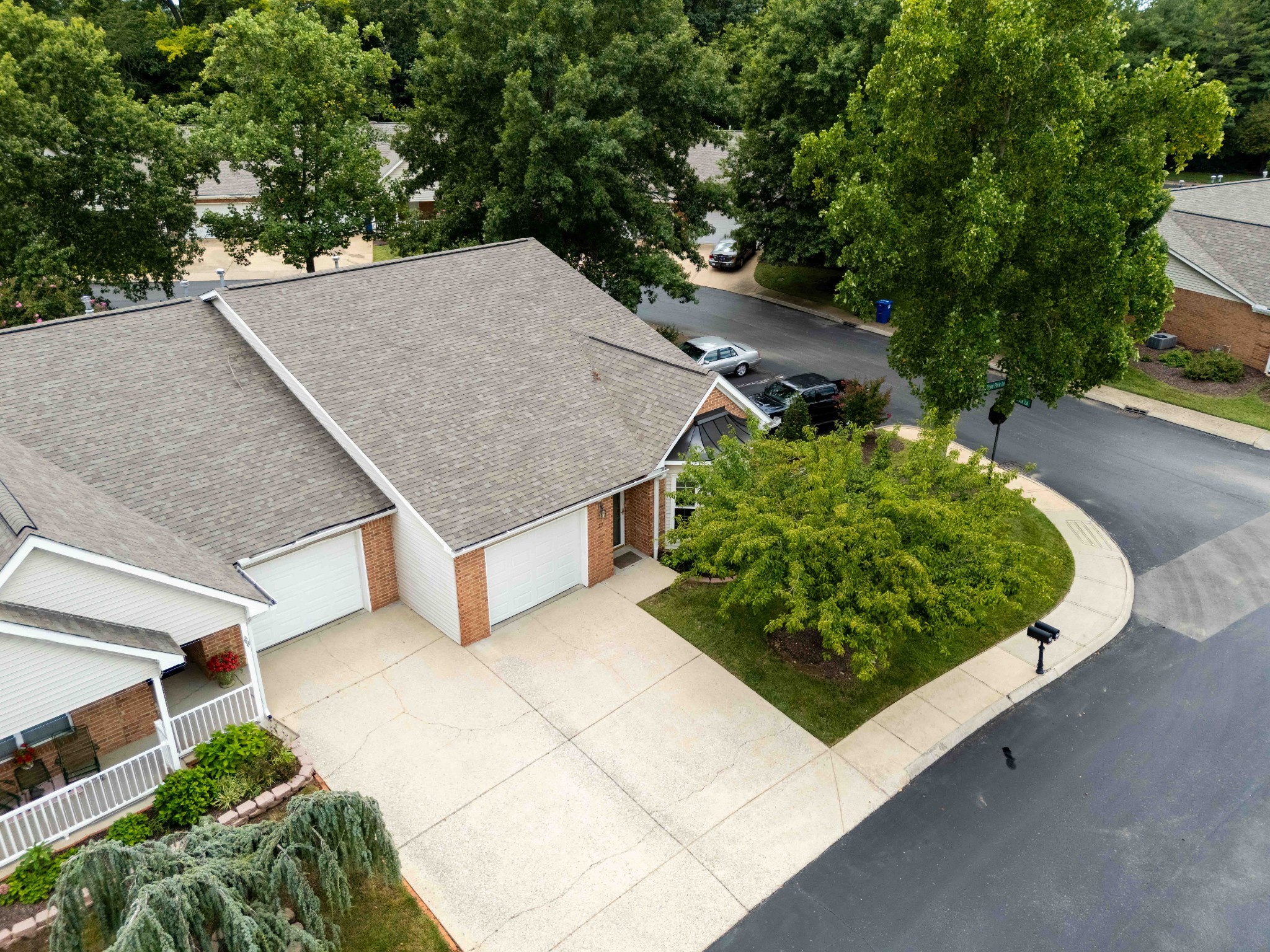 27 Holland Park Ln