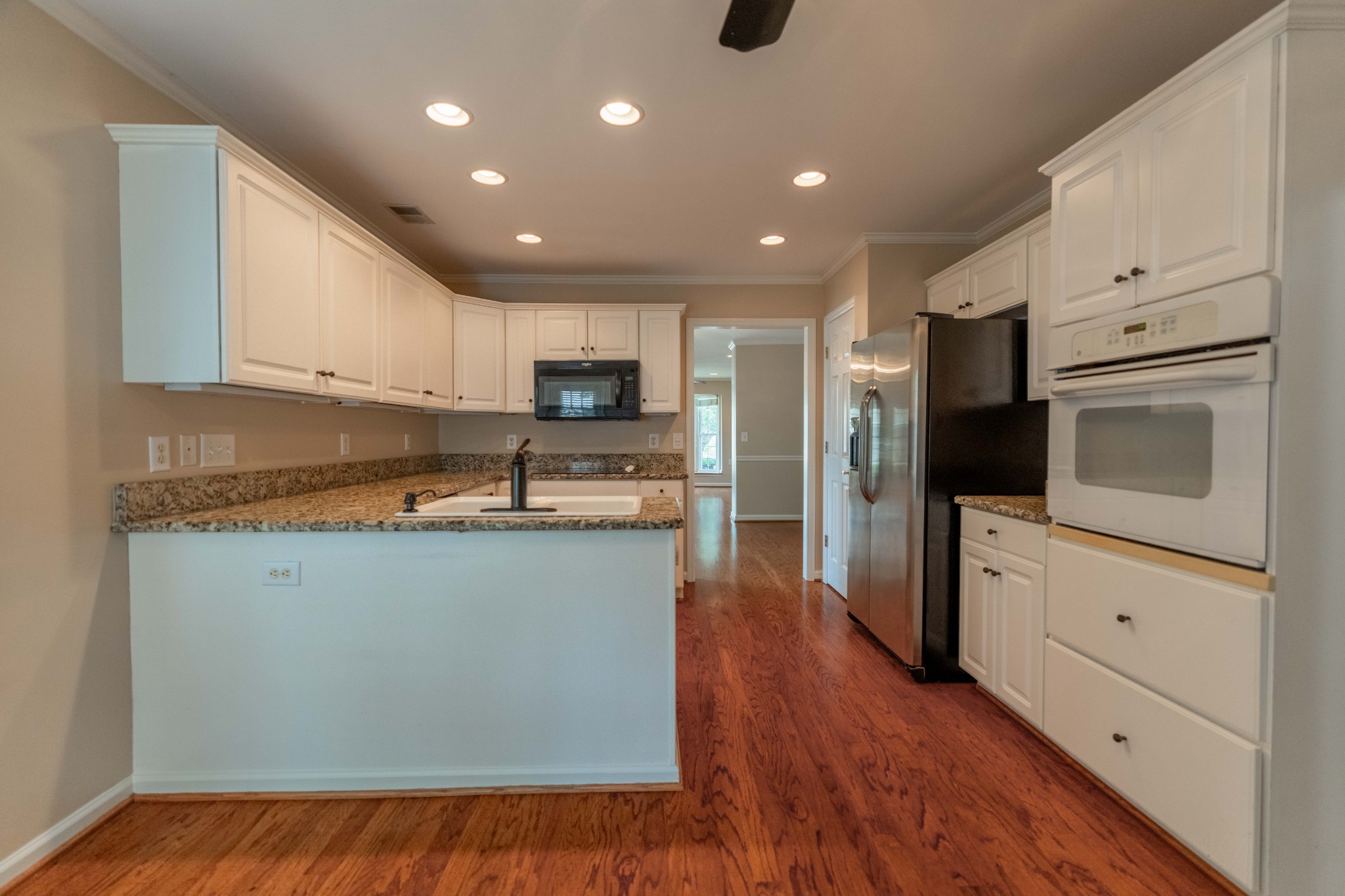 27 Holland Park Ln