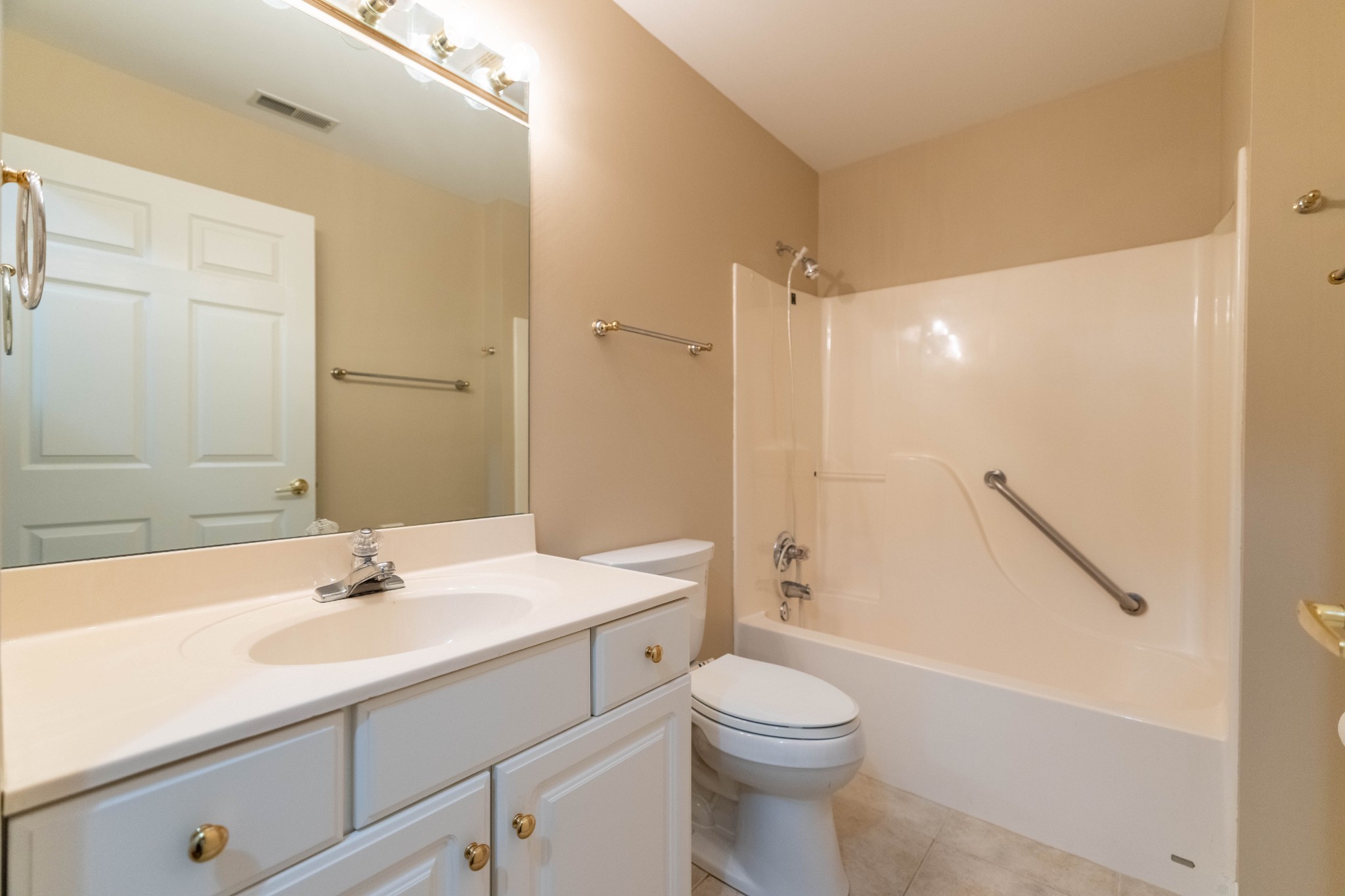 27 Holland Park Ln
