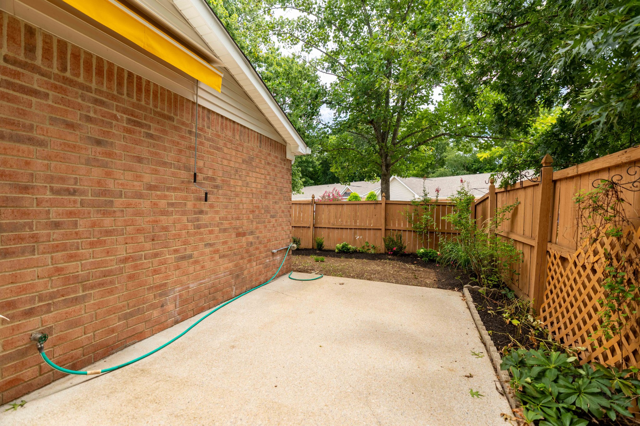 27 Holland Park Ln