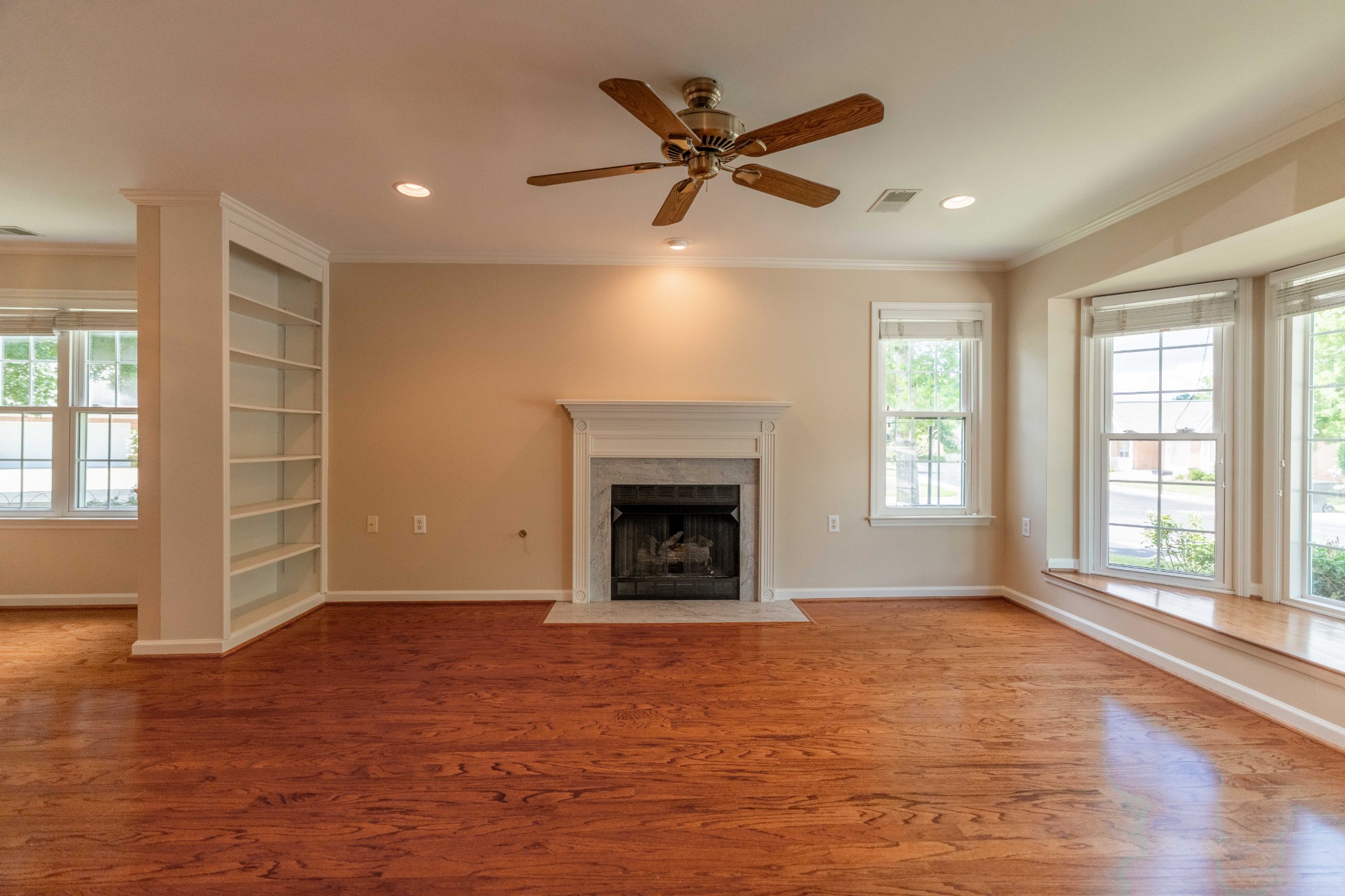 27 Holland Park Ln