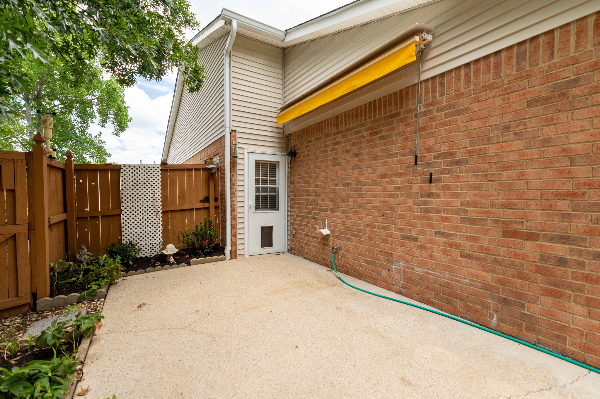 27 Holland Park Ln