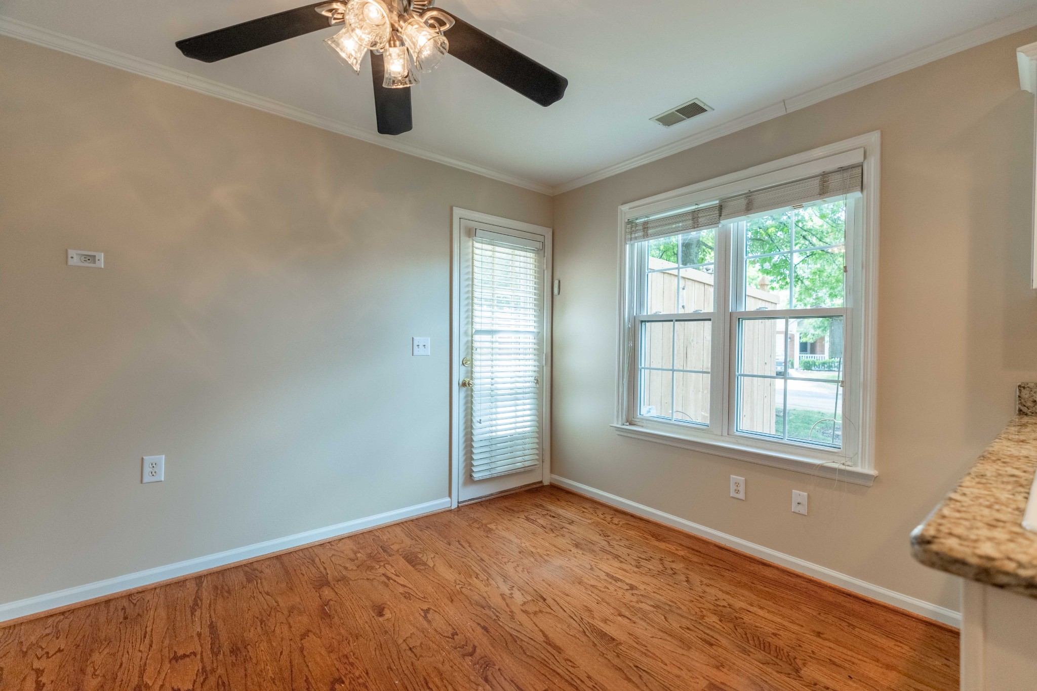 27 Holland Park Ln