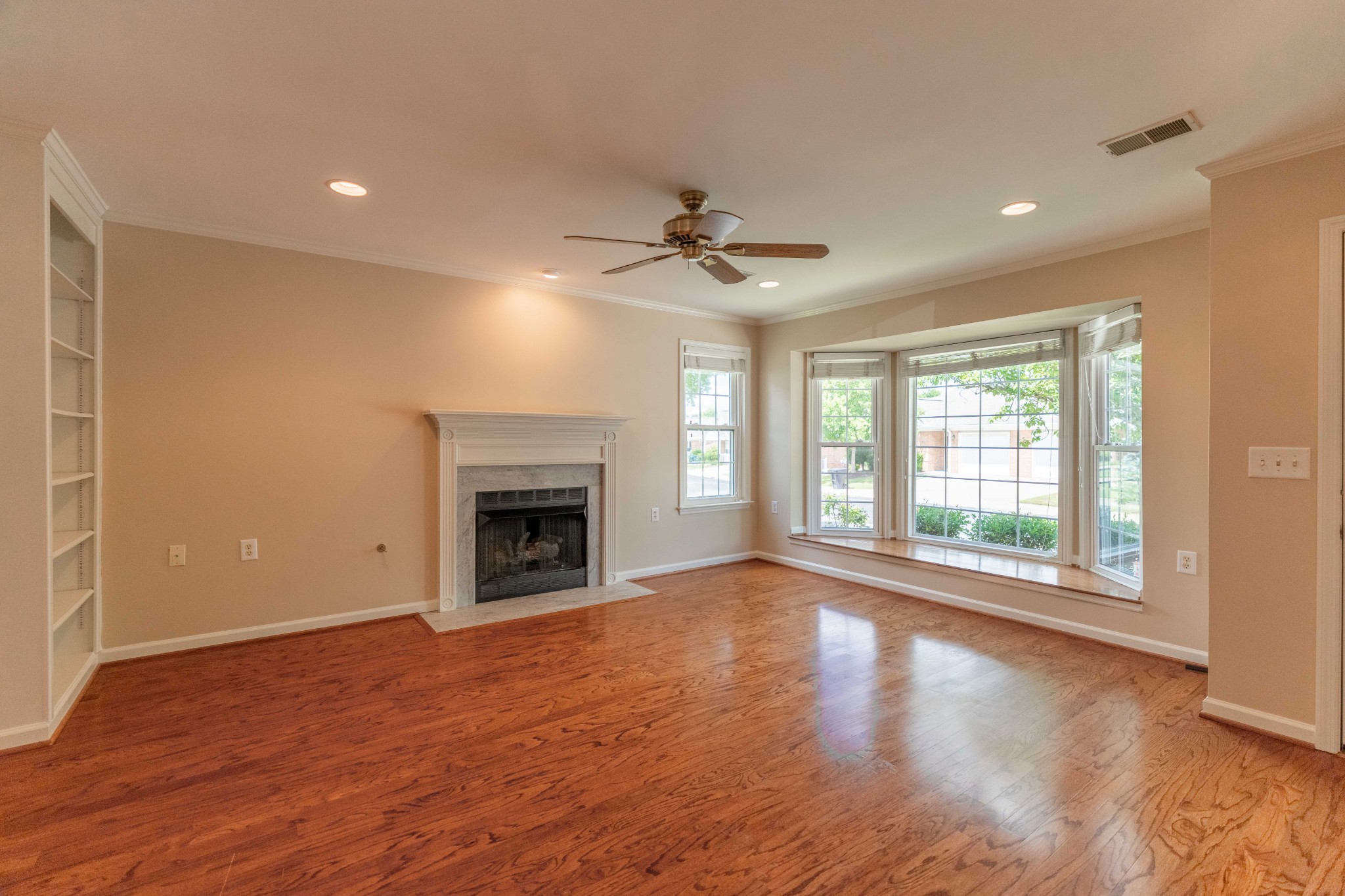 27 Holland Park Ln