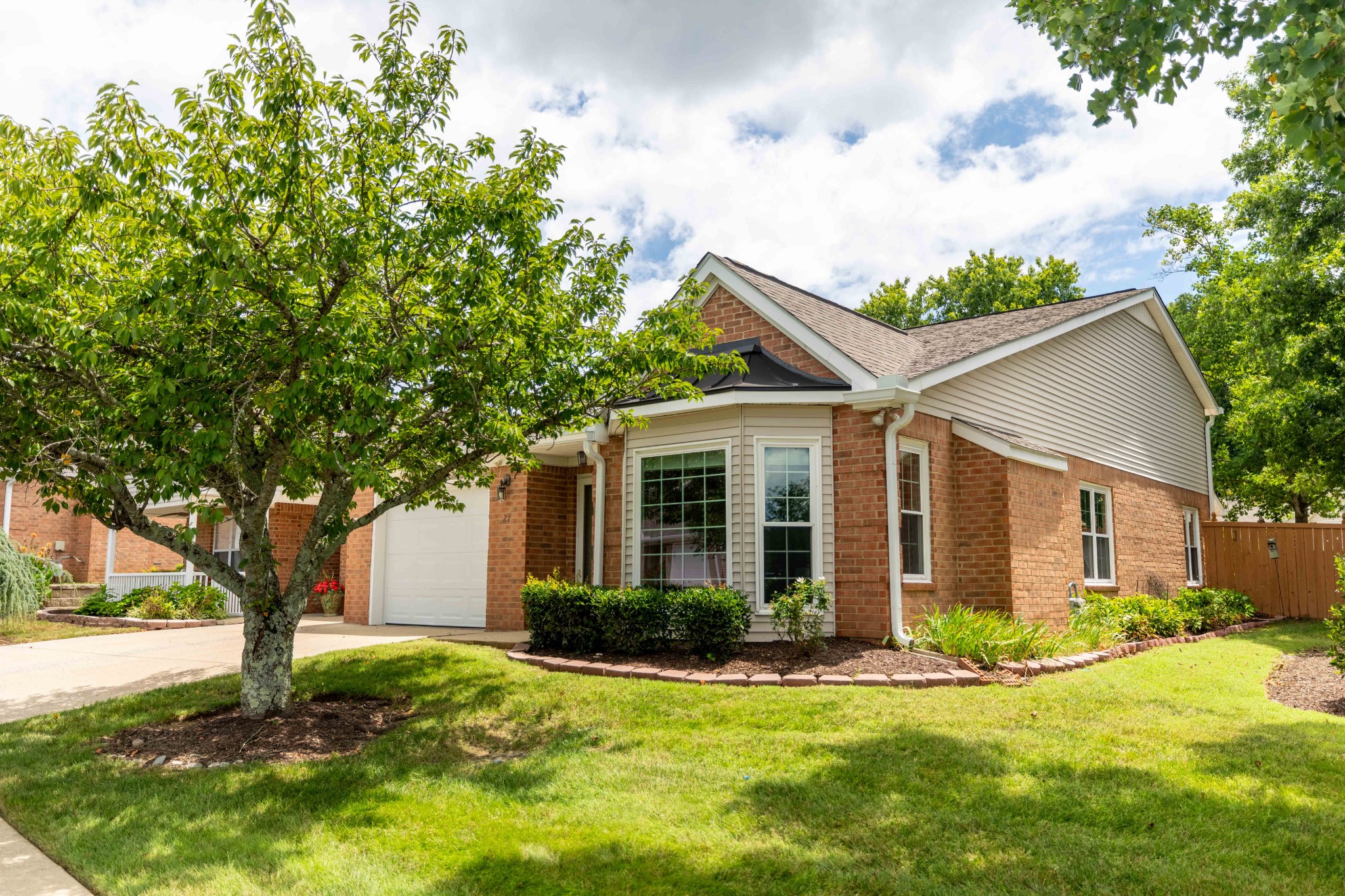 27 Holland Park Ln