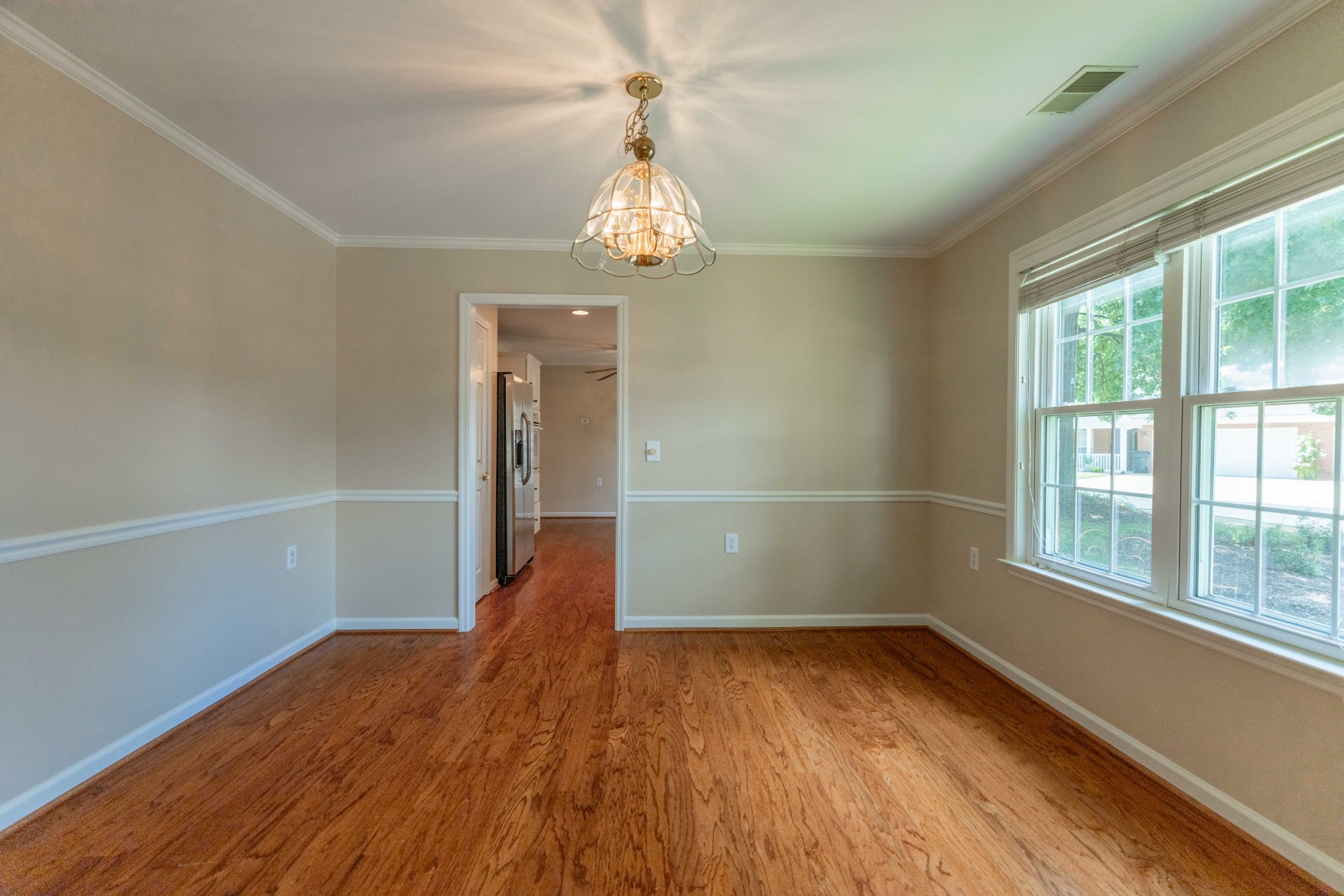 27 Holland Park Ln
