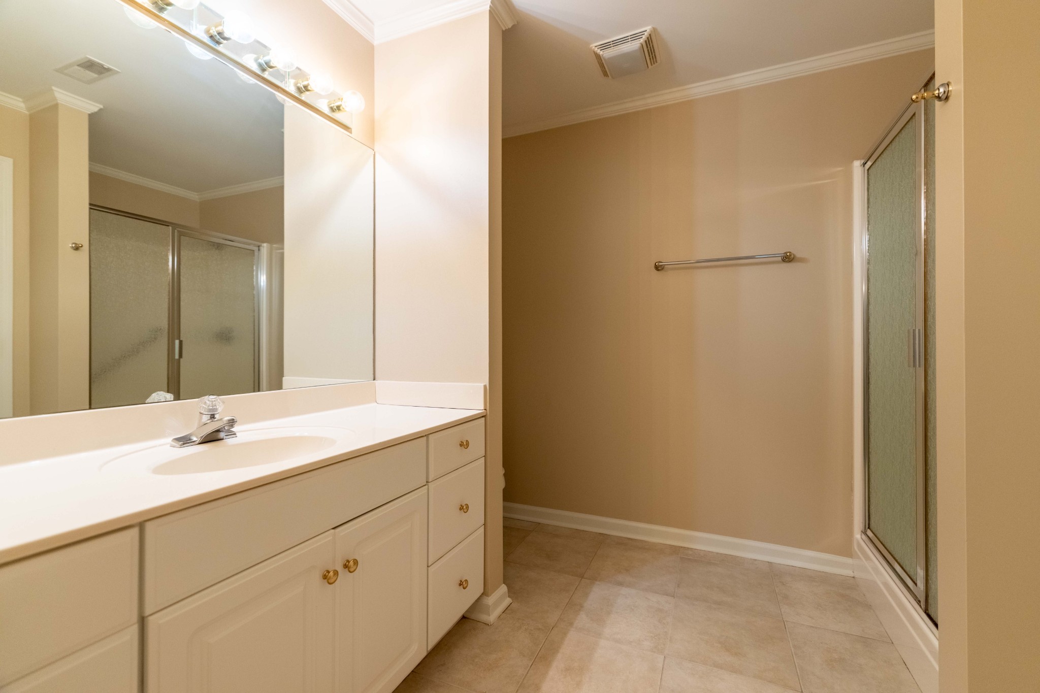 27 Holland Park Ln