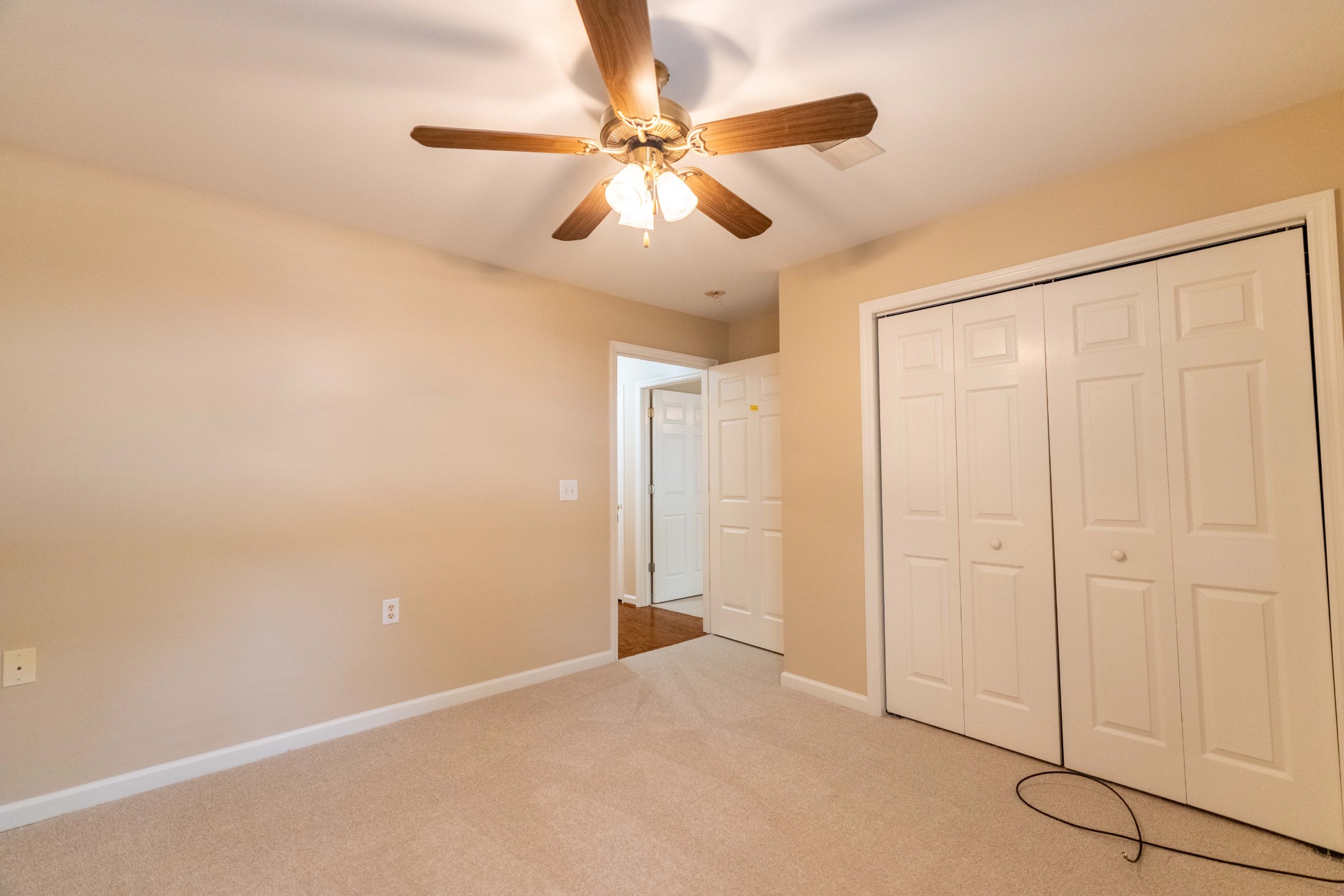 27 Holland Park Ln