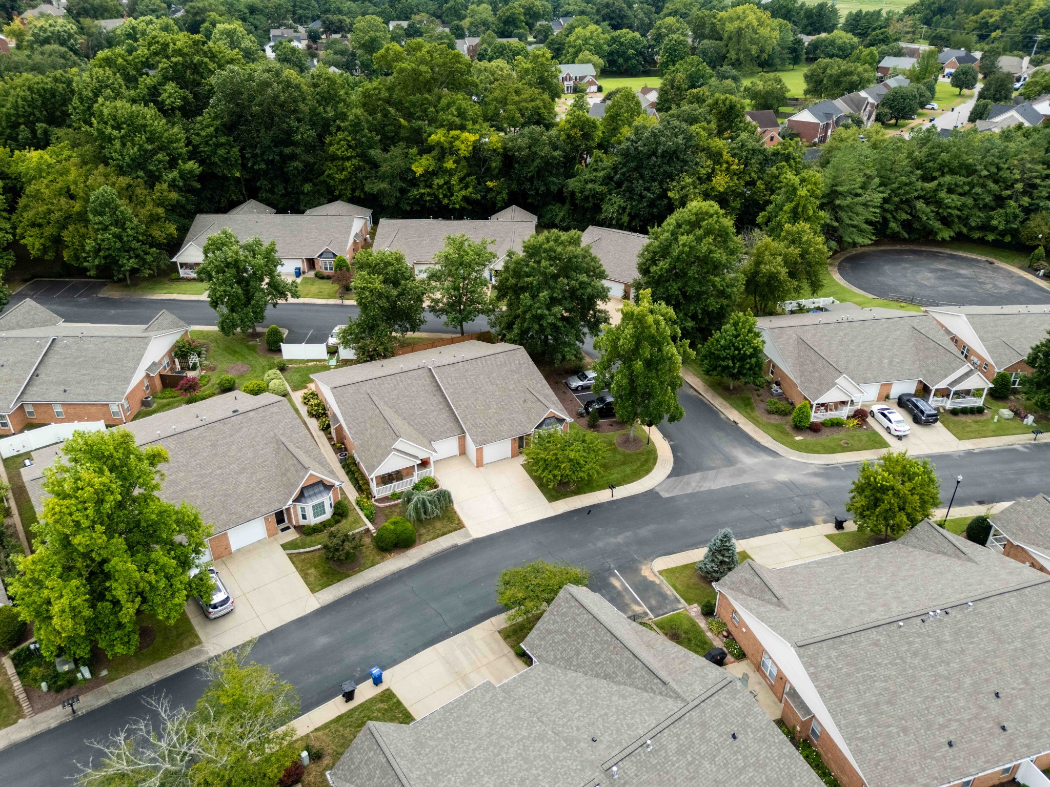 27 Holland Park Ln