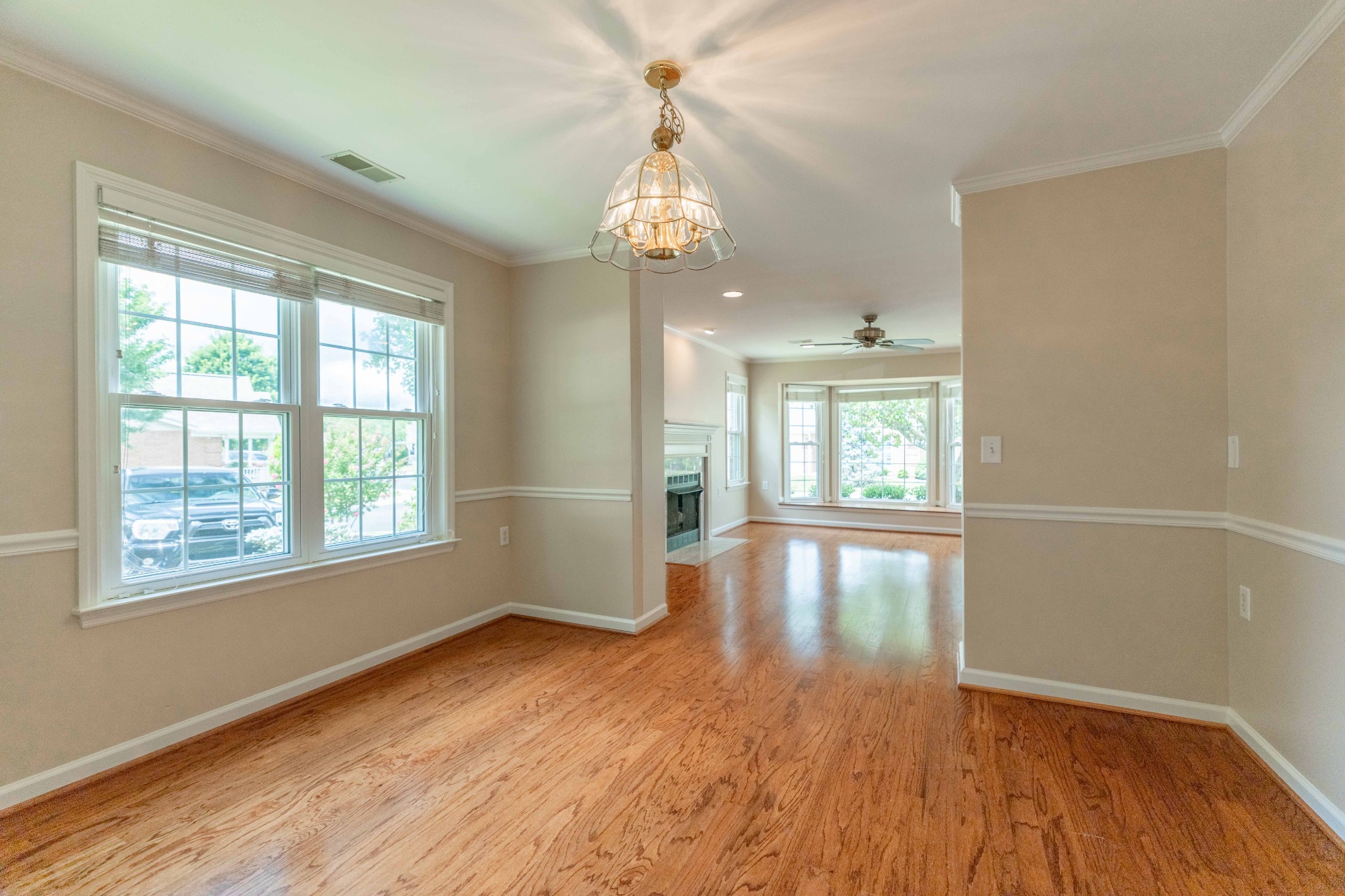 27 Holland Park Ln