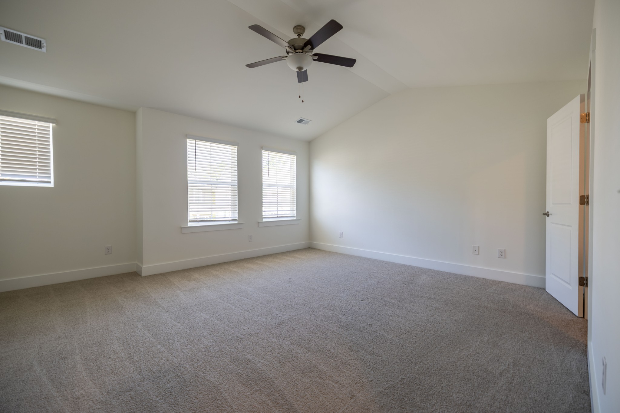 1086 Sweetleaf Dr