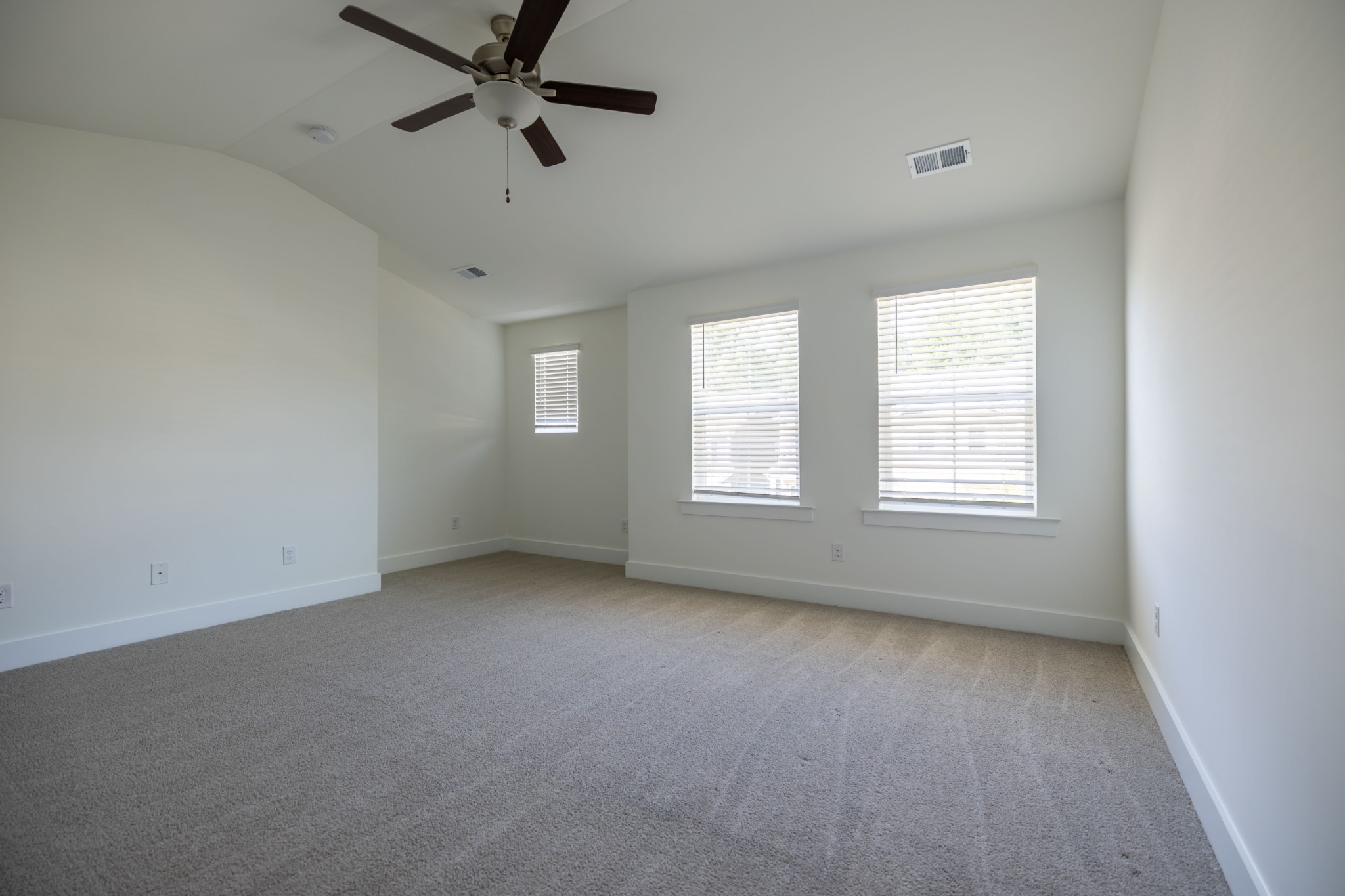1086 Sweetleaf Dr