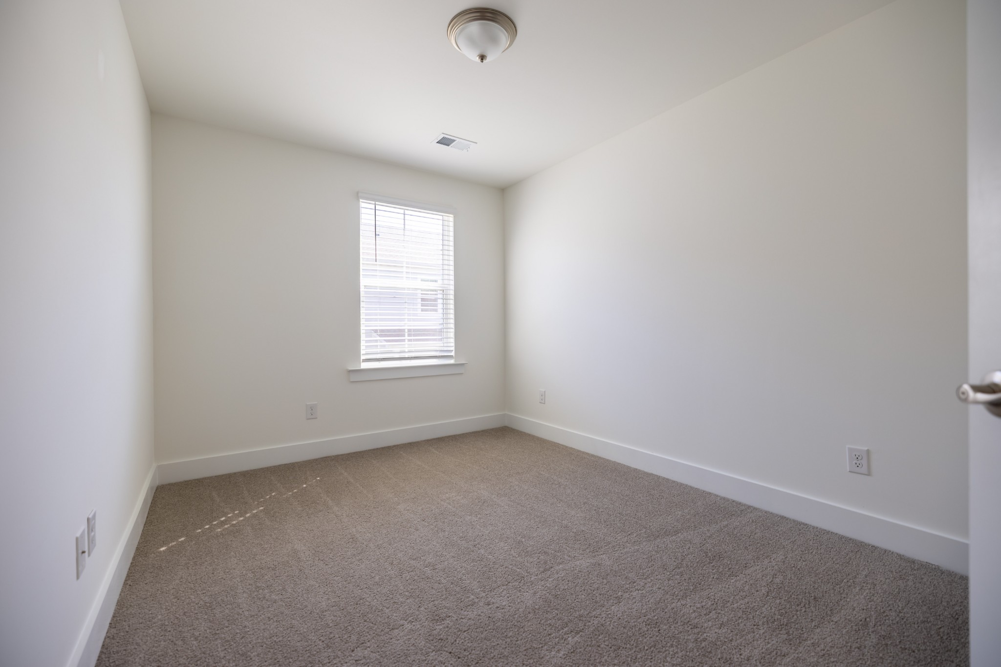 1086 Sweetleaf Dr