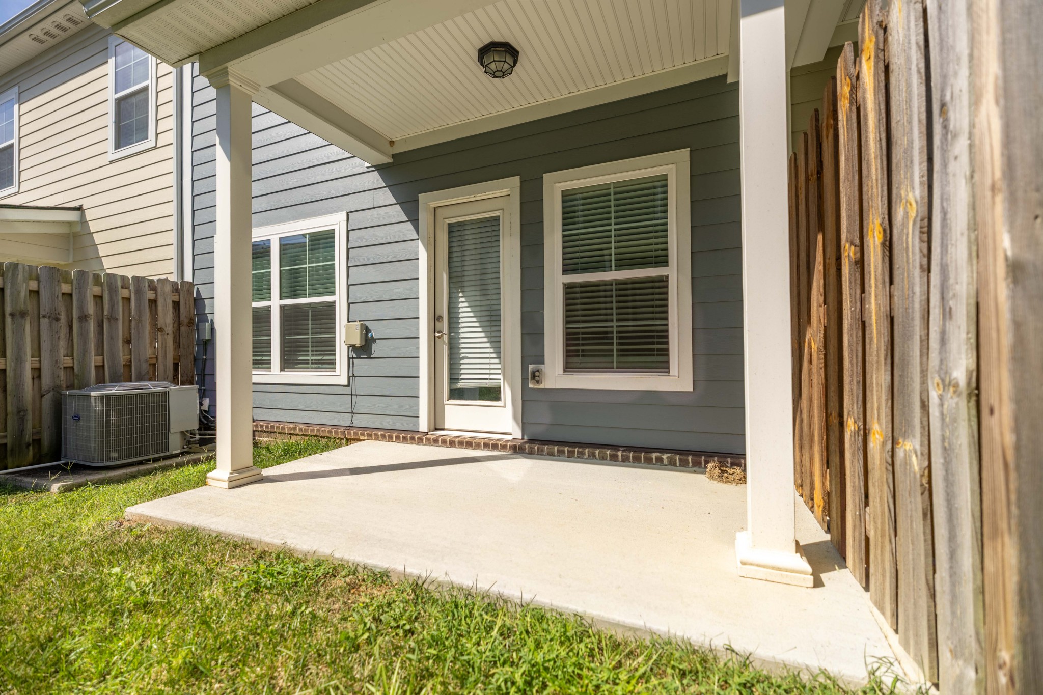 1086 Sweetleaf Dr