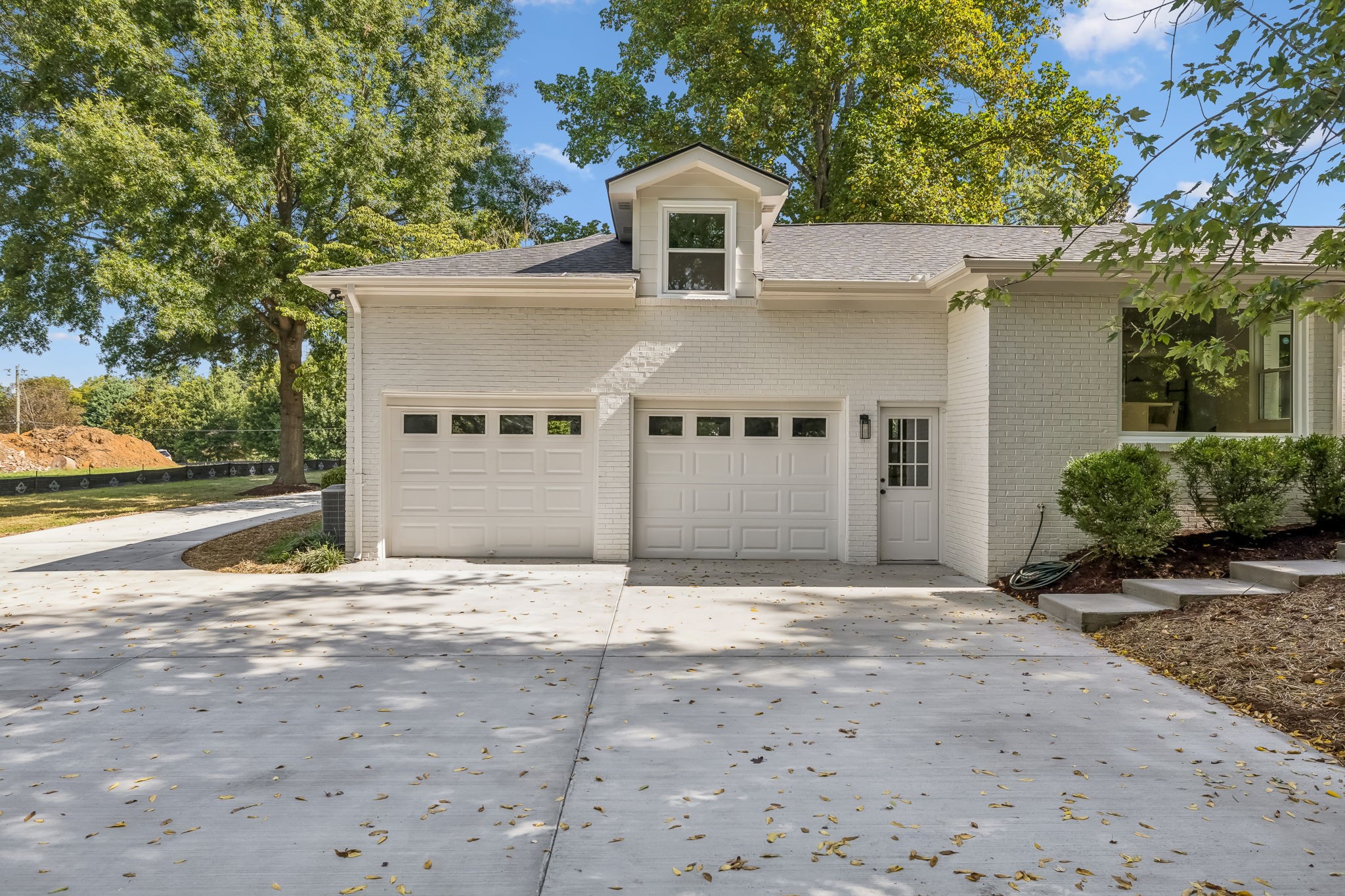 8113 Warner Rd