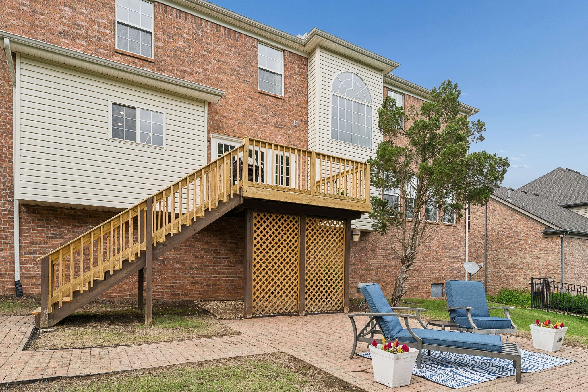 1206 Broadmoor Cir