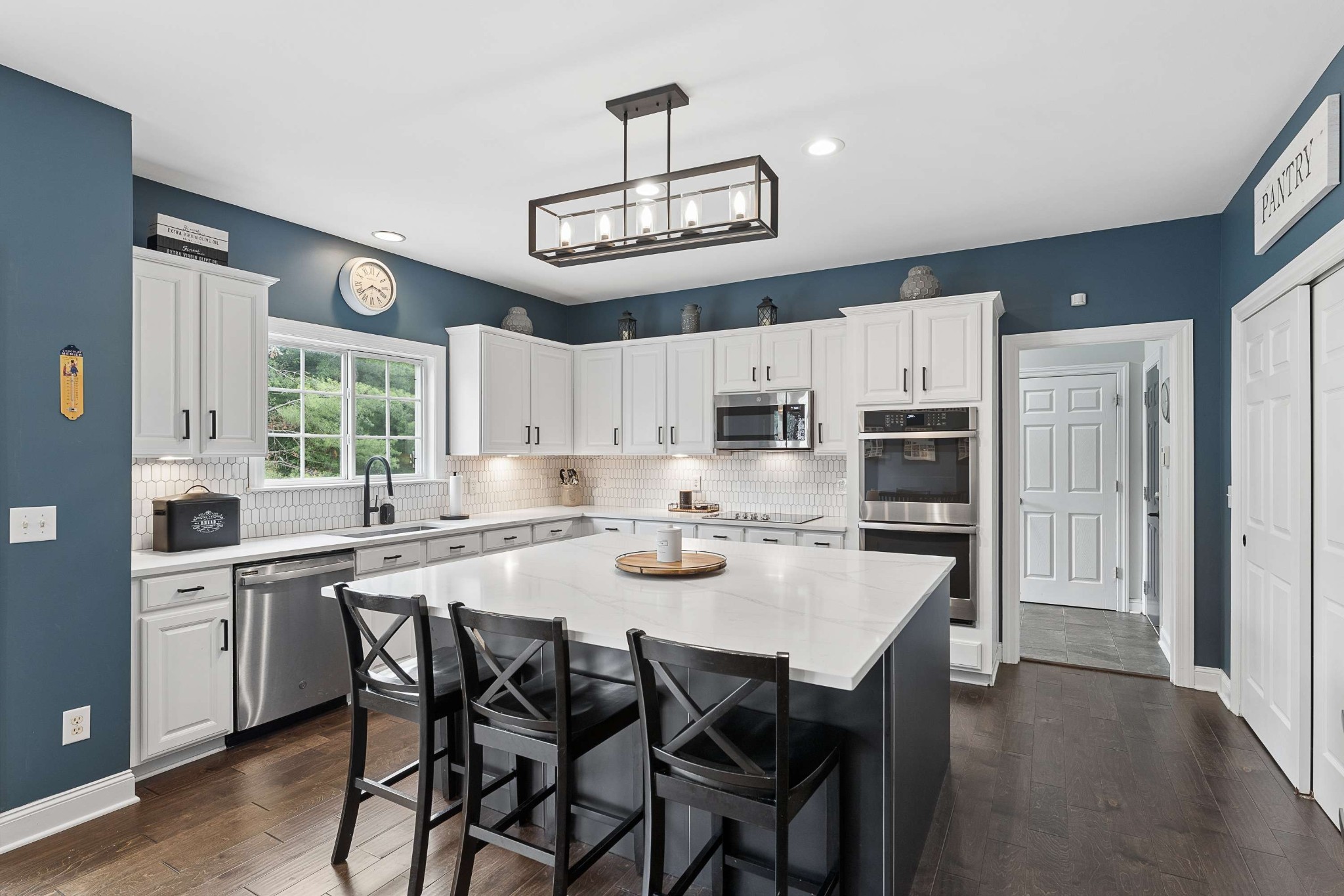 1206 Broadmoor Cir