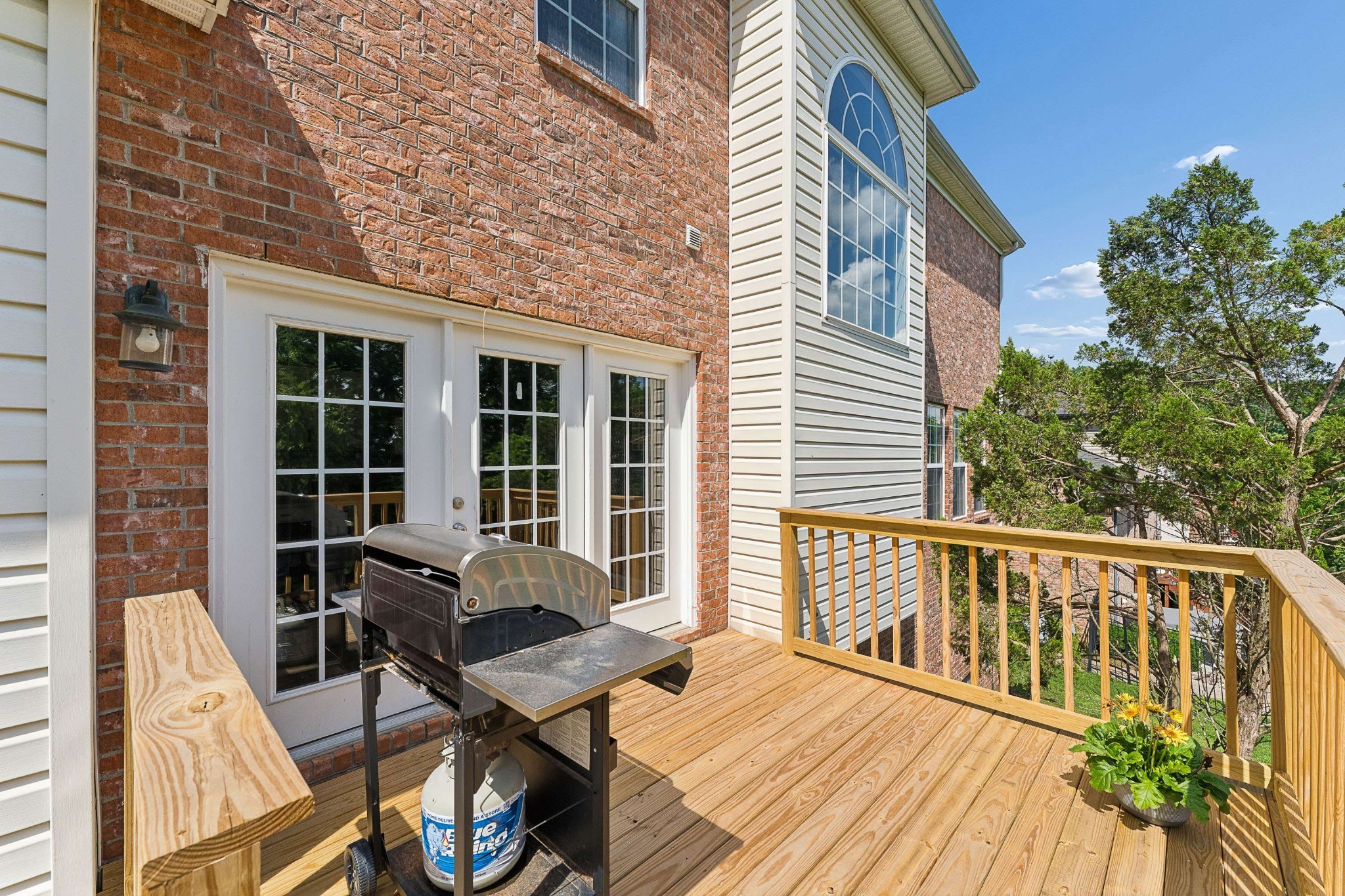 1206 Broadmoor Cir